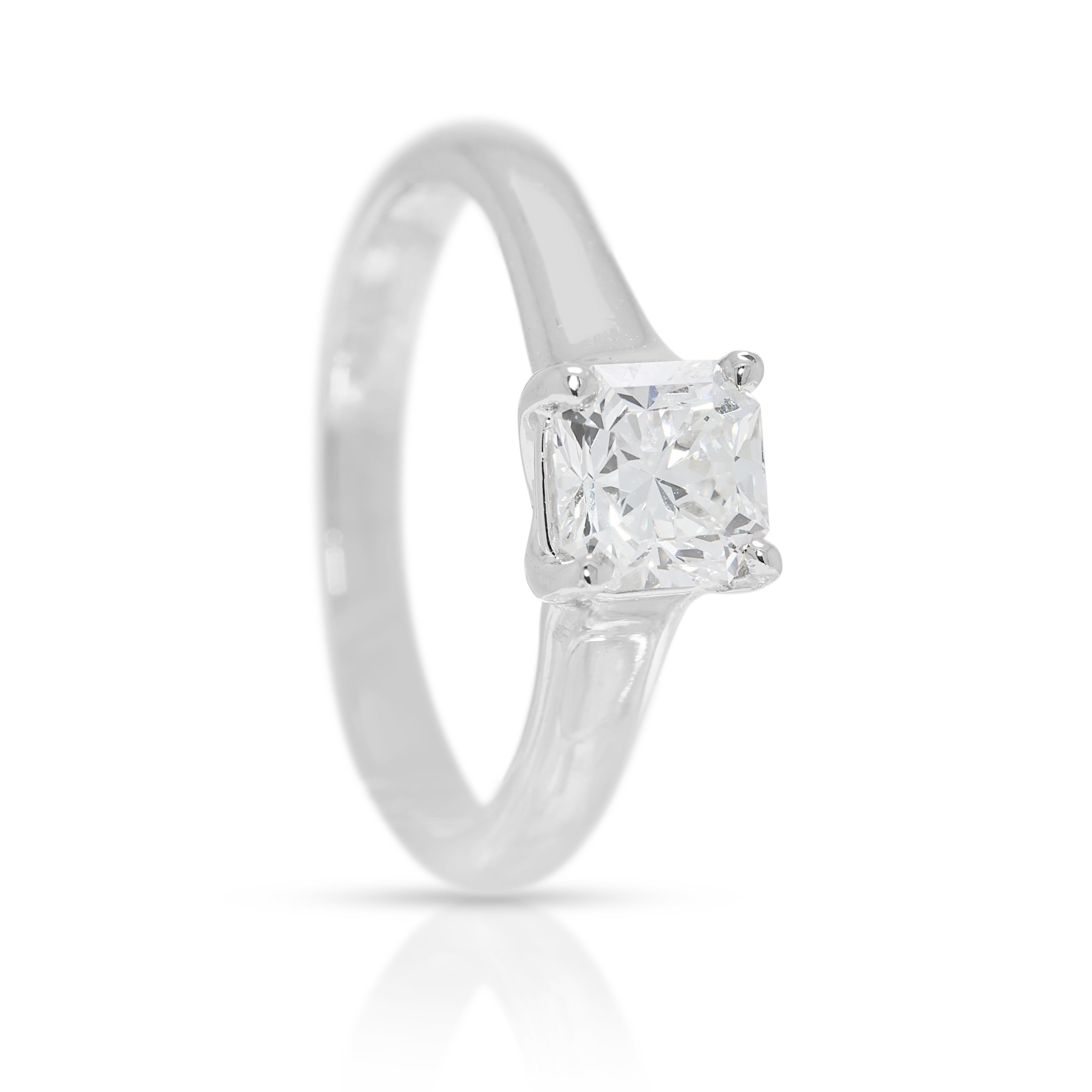 Bague solitaire en platine avec diamant naturel de 0,74 ct. en vente 2