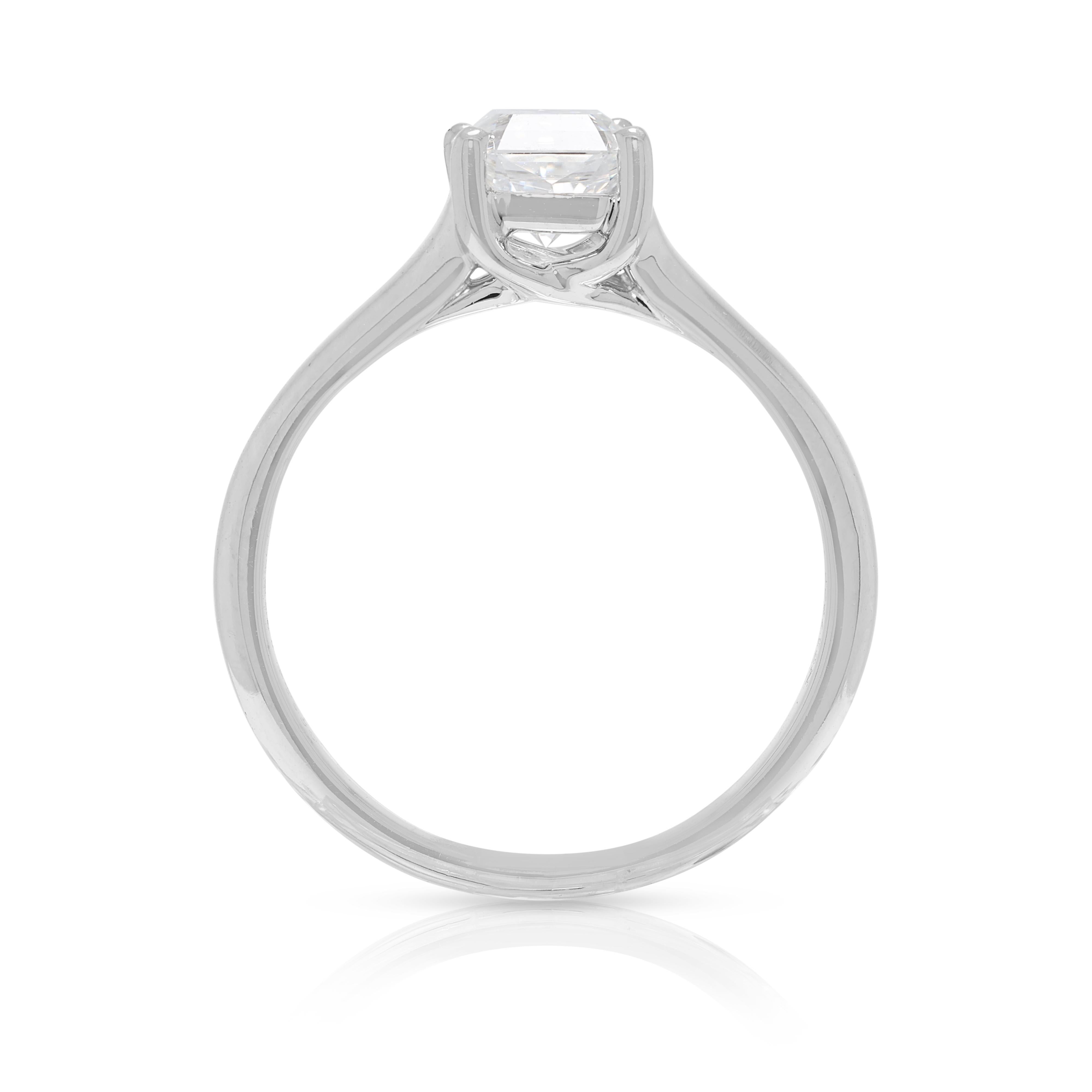 Bague solitaire en platine avec diamant naturel de 0,74 ct. en vente 3