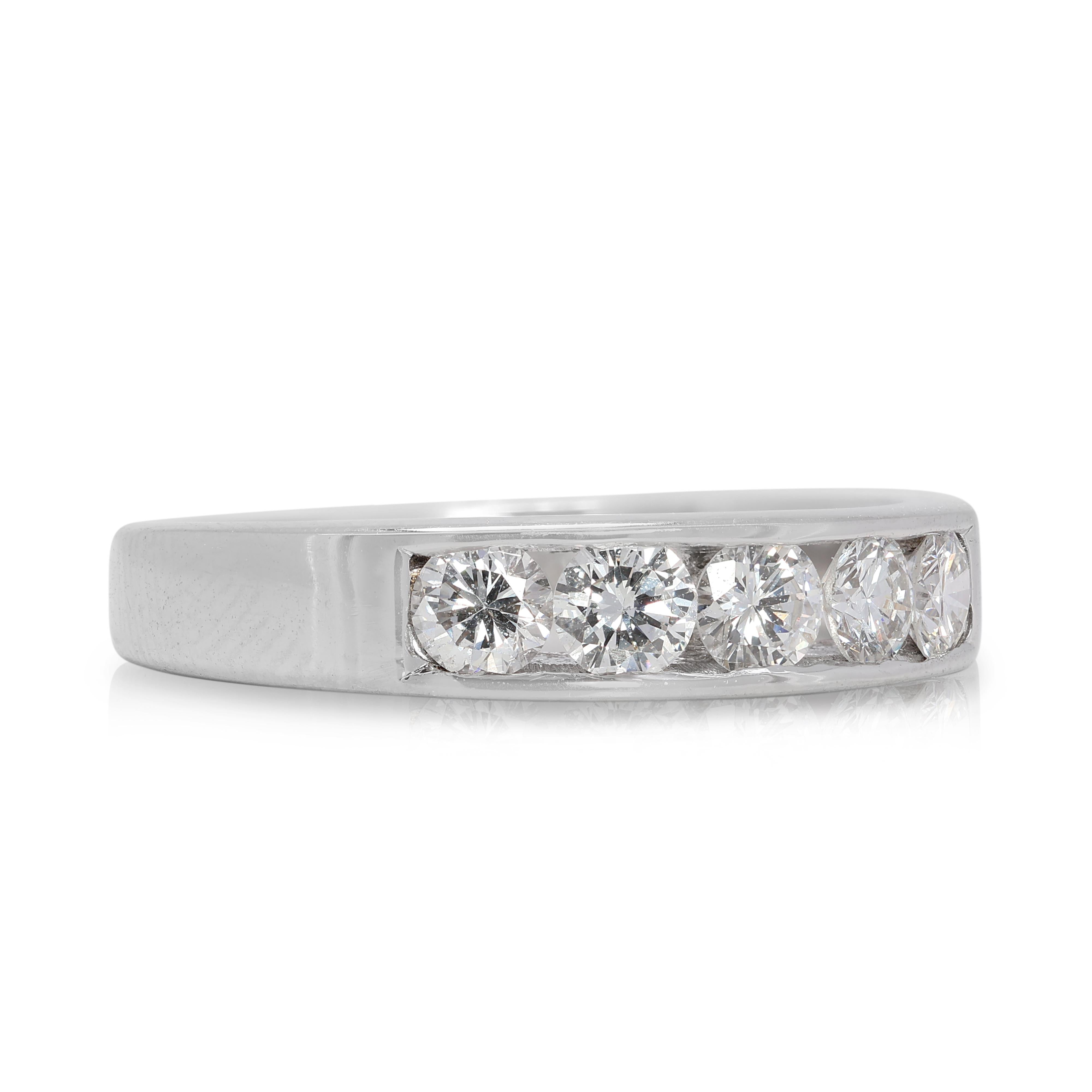 Timeless 0,75 Karat Naturdiamant 5-Stein Ring in 18K Weißgold (Rundschliff) im Angebot