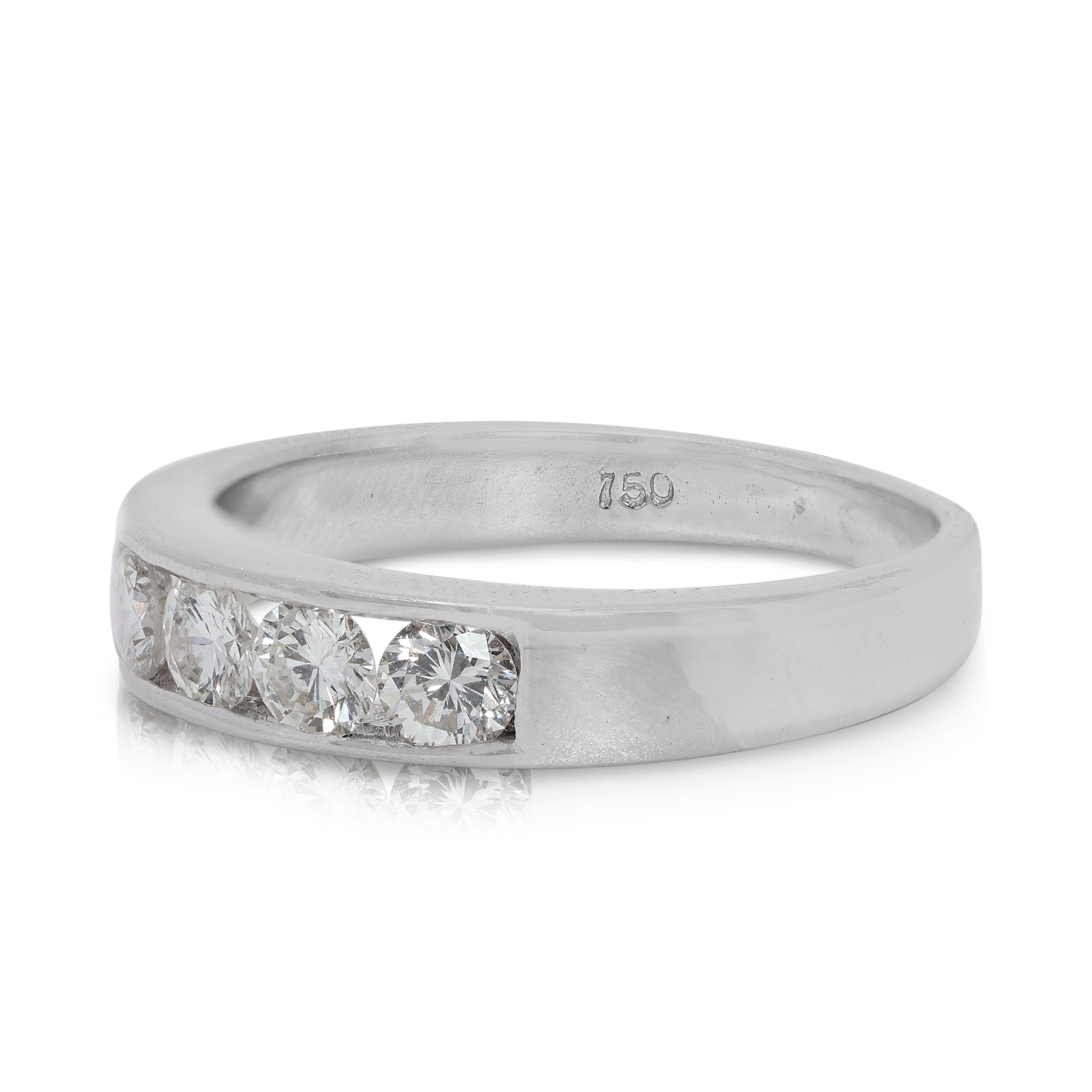 Timeless 0,75 Karat Naturdiamant 5-Stein Ring in 18K Weißgold im Zustand „Hervorragend“ im Angebot in רמת גן, IL