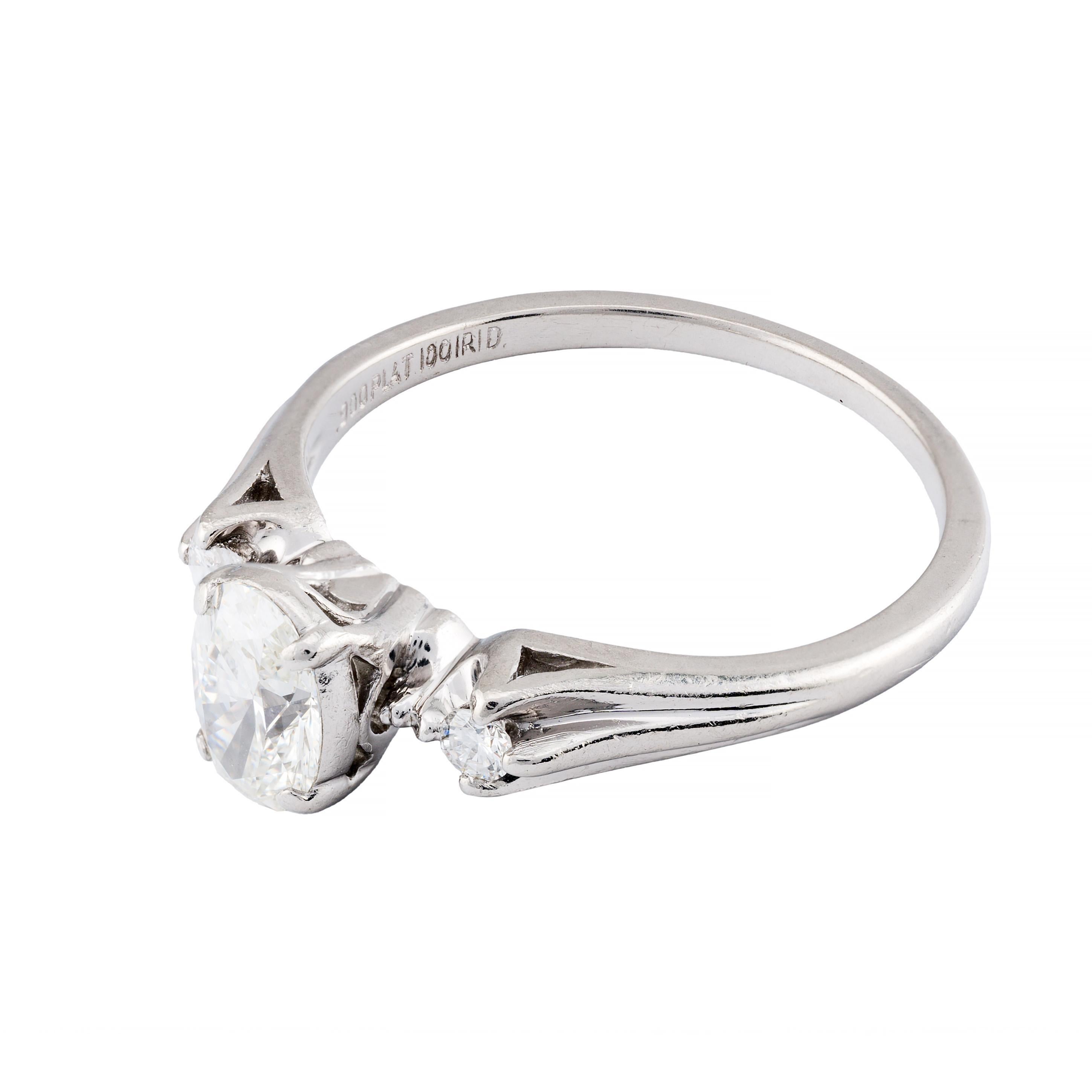 Women's Timeless 0.80Ct Oval Cut Diamond Three Stone Engagement Ring in Platinum For Sale