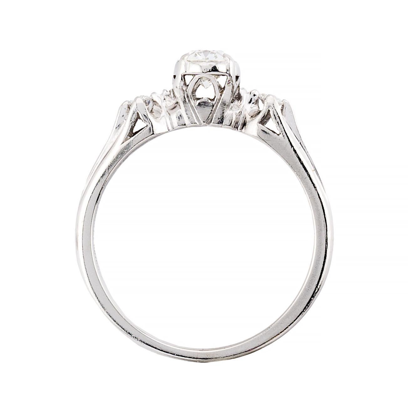 Timeless 0.80Ct Oval Cut Diamond Three Stone Engagement Ring in Platinum For Sale 1