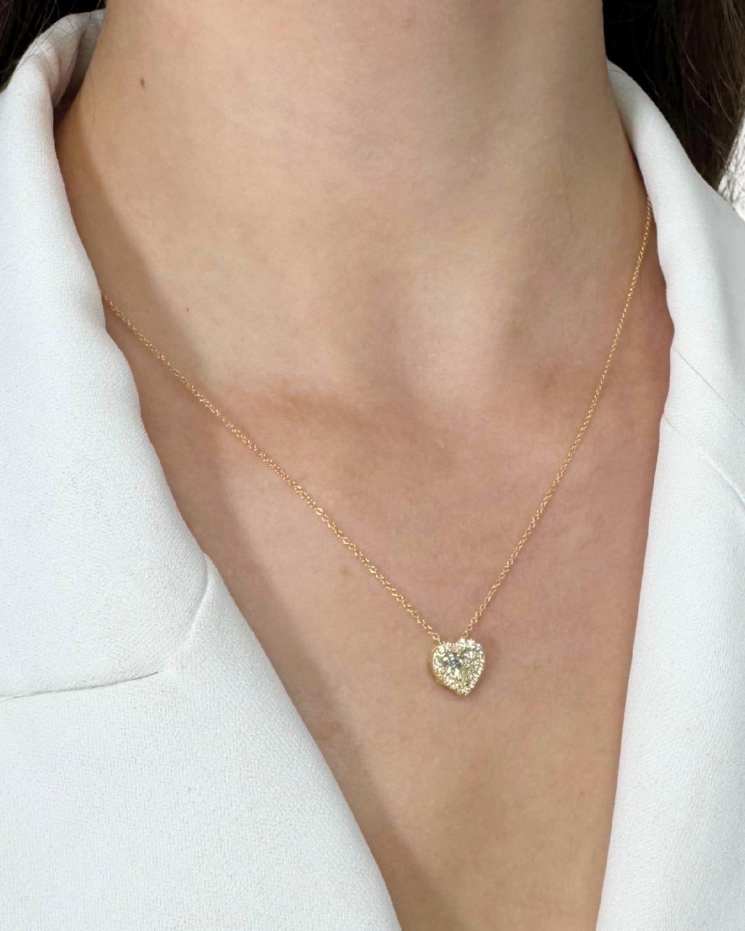 Collier intemporel en forme de cœur en or jaune 18k avec 0,85 ct de diamants en vente 5