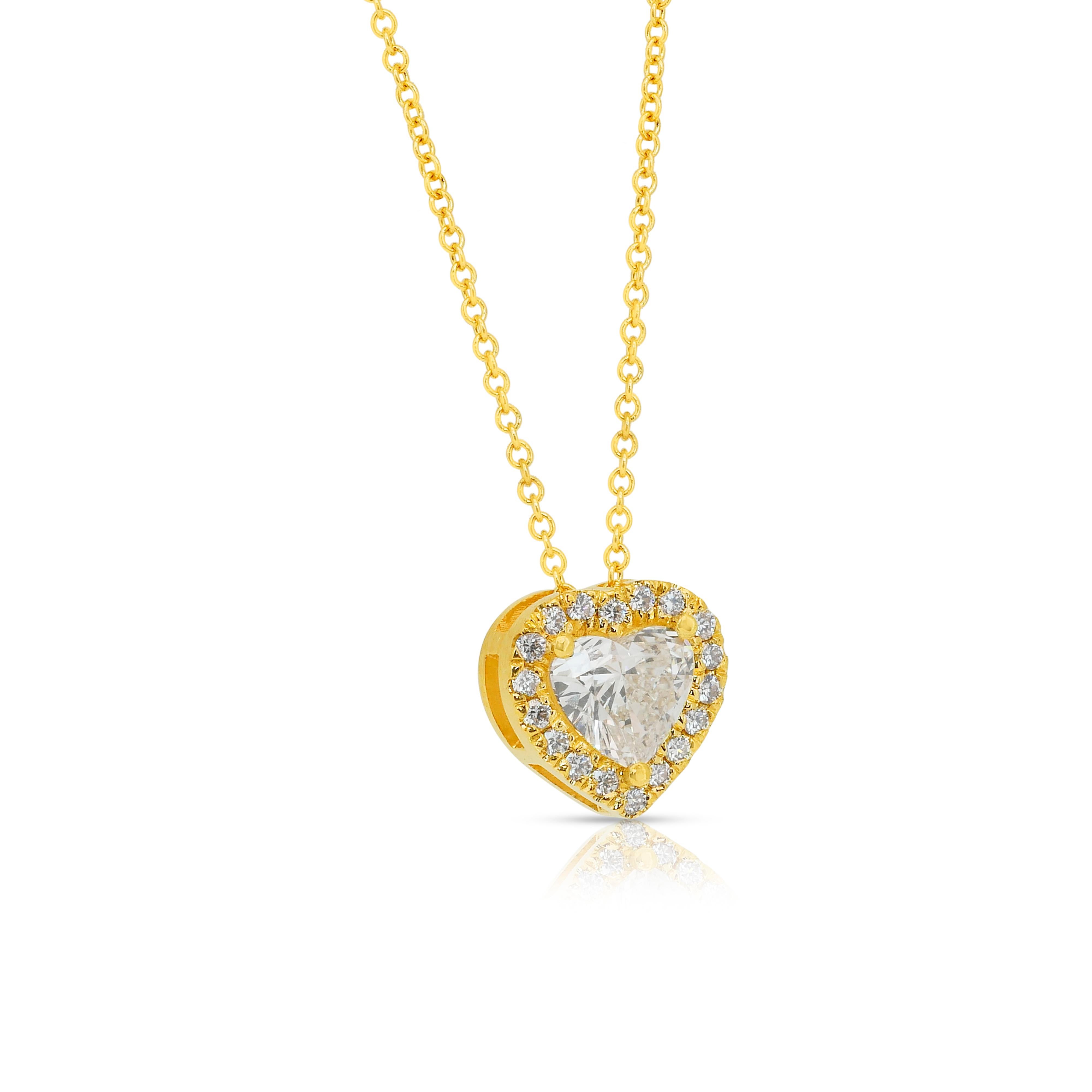 Taille cœur Collier intemporel en forme de cœur en or jaune 18k avec 0,85 ct de diamants en vente
