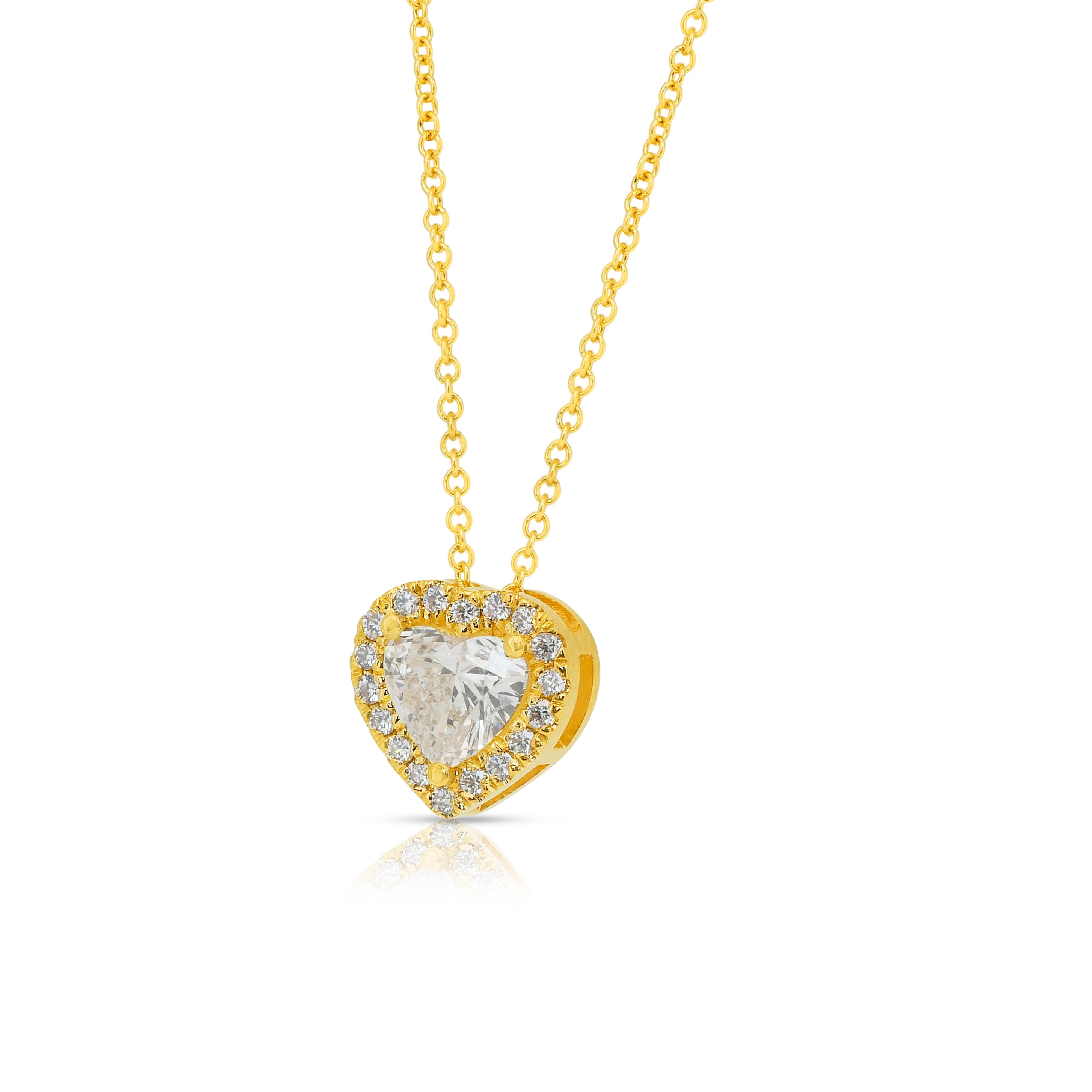 Collier intemporel en forme de cœur en or jaune 18k avec 0,85 ct de diamants Neuf - En vente à רמת גן, IL