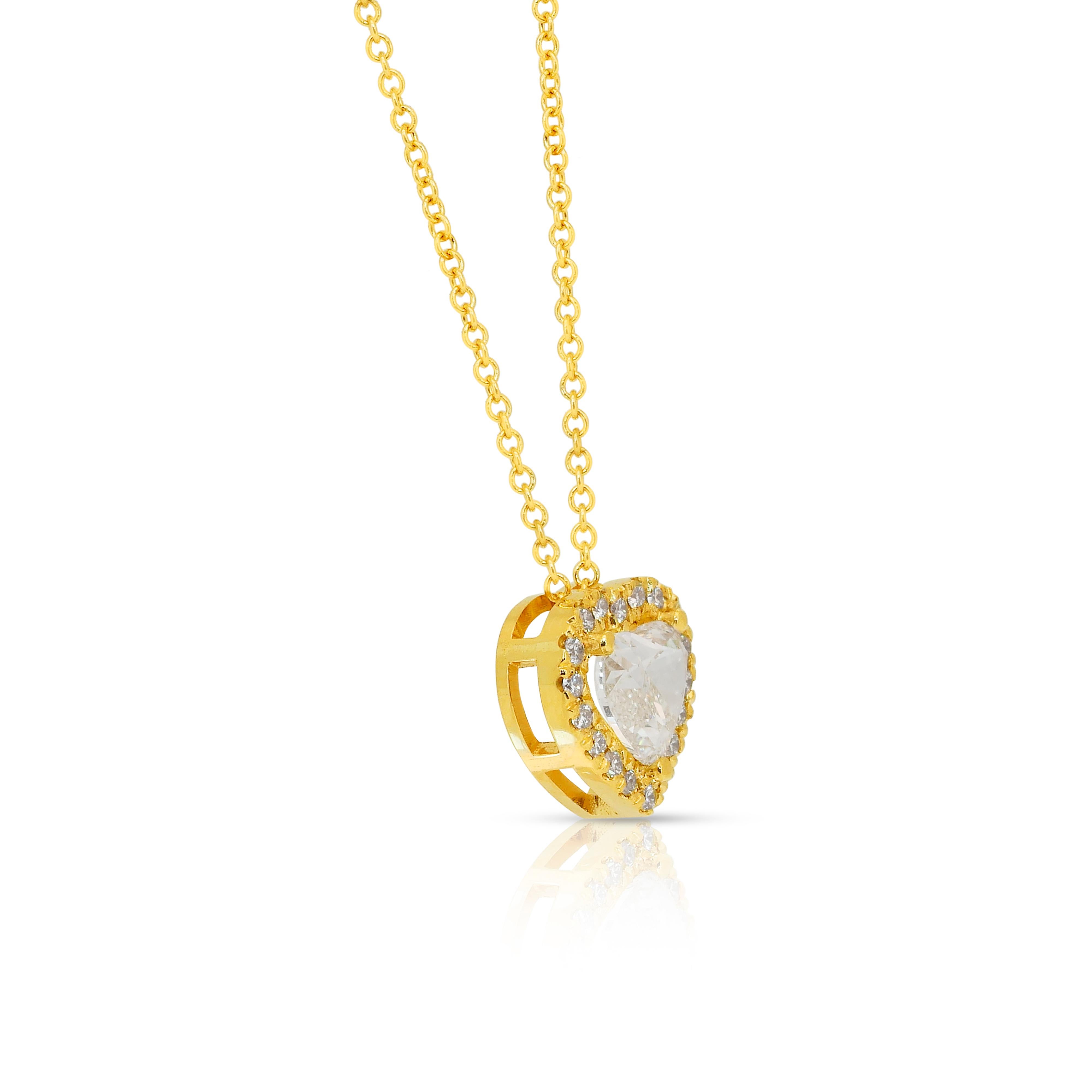 Collier intemporel en forme de cœur en or jaune 18k avec 0,85 ct de diamants en vente 1