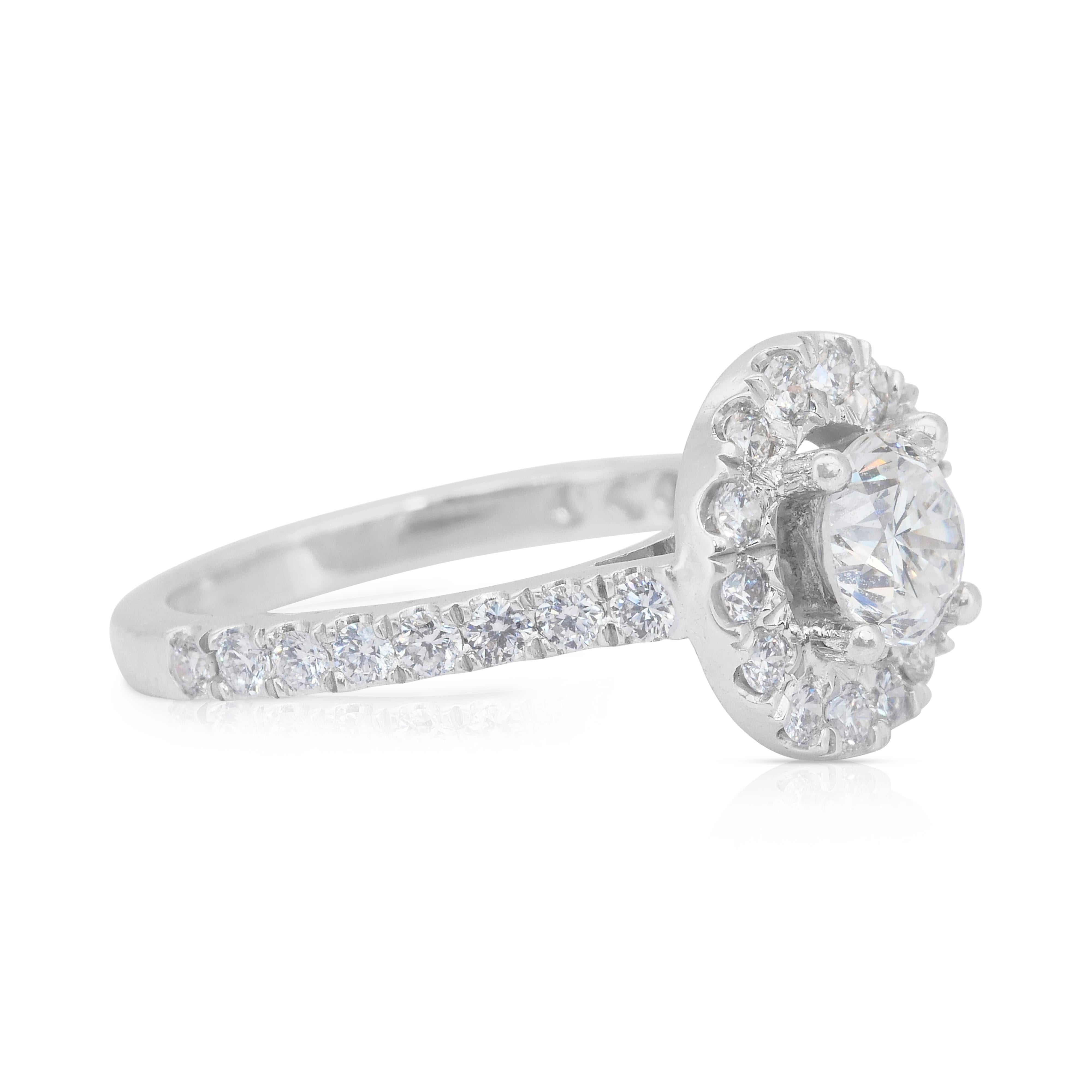 Timeless 1.03ct Diamonds Halo Ring in 18k White Gold - IGI Certified In New Condition For Sale In רמת גן, IL
