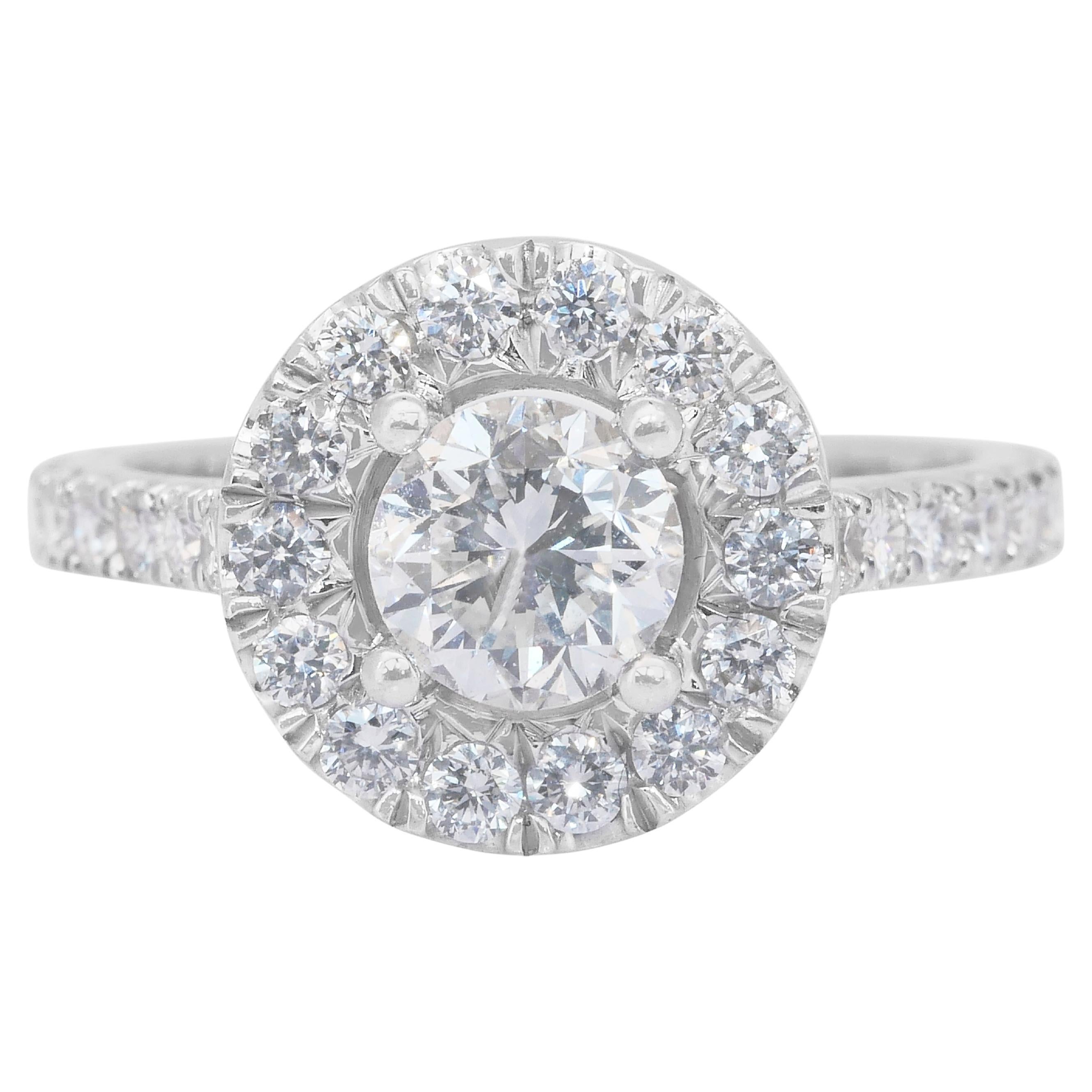 Timeless 1,03ct Diamanten Halo Ring in 18k Weißgold - IGI zertifiziert