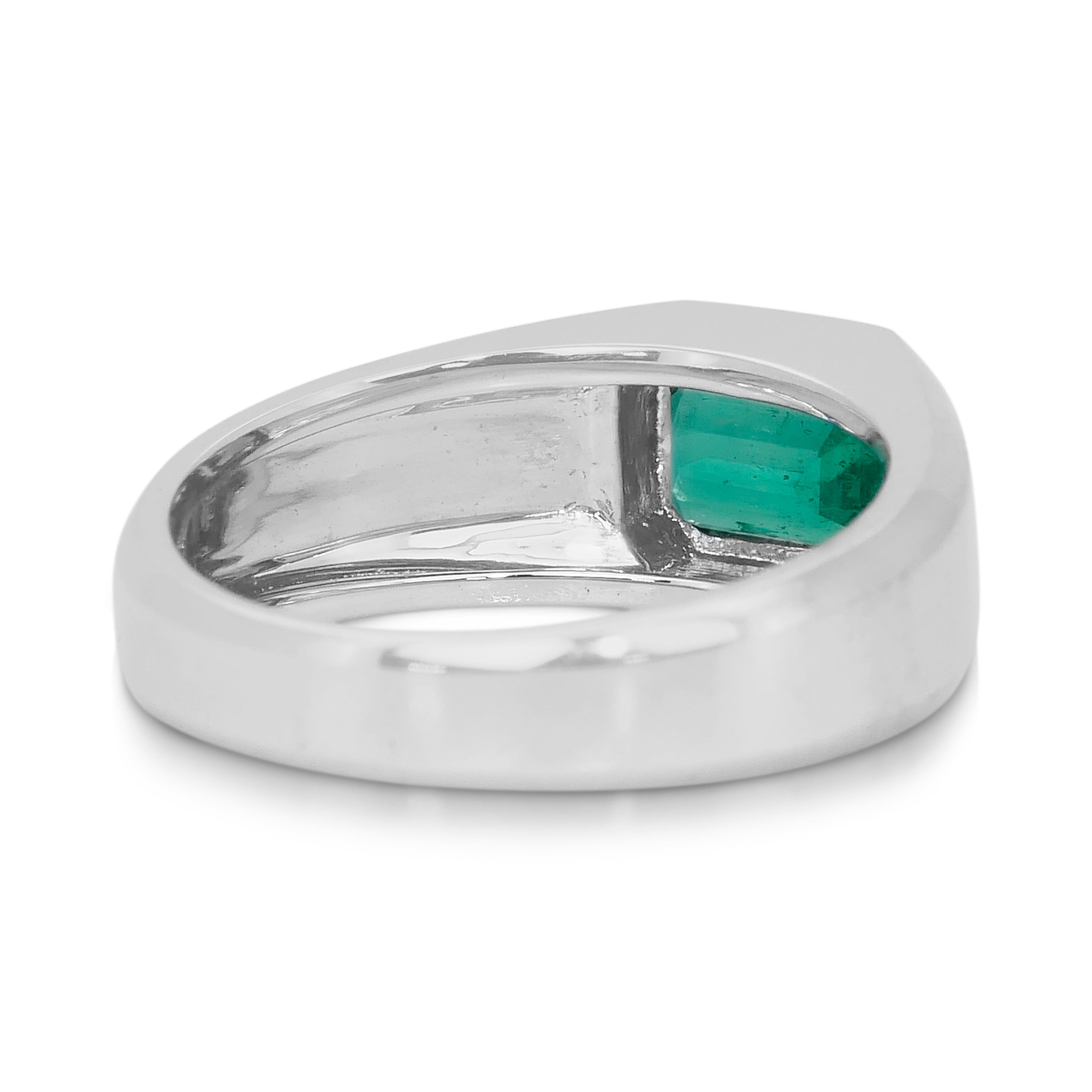 Bague solitaire intemporelle en or blanc 18 carats de 1,03 ct d'émeraude - certifiée IGI Neuf - En vente à רמת גן, IL
