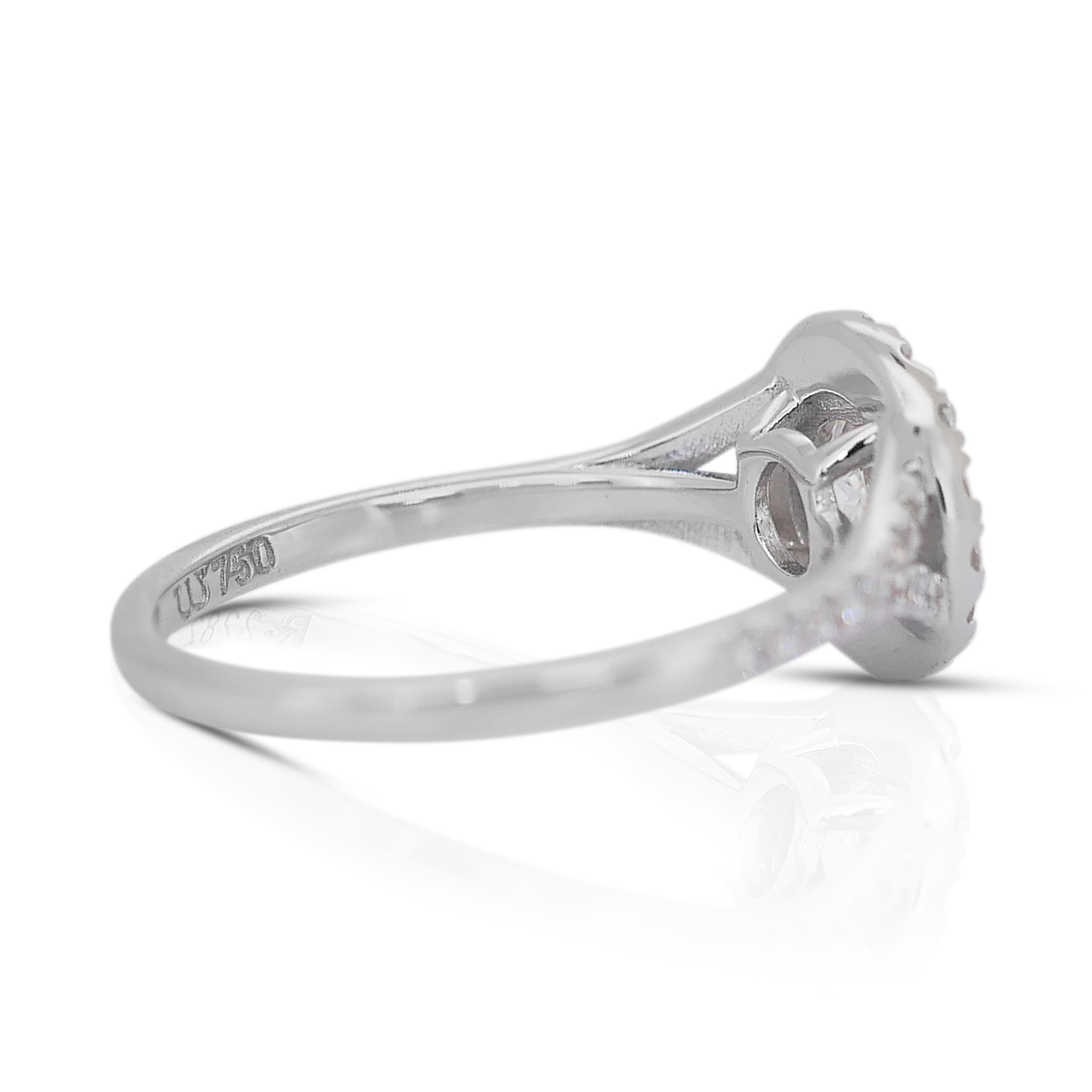 Timeless 1.05ct Diamonds Halo Ring in 18k White Gold - GIA Certified In New Condition In רמת גן, IL