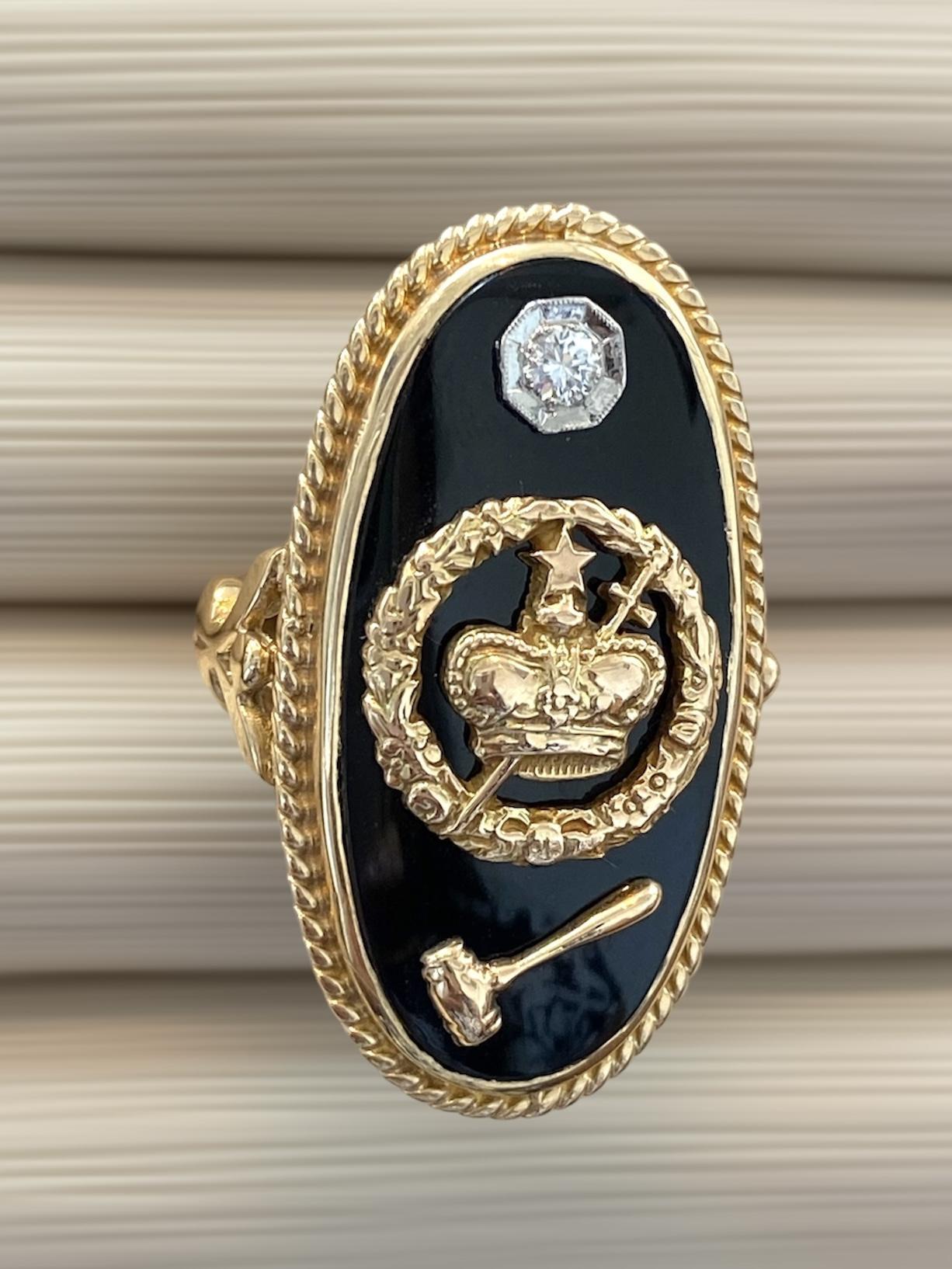 Timeless 10K Yellow Gold Diamond and Black Onyx Gavel Ring In Excellent Condition In New York, NY