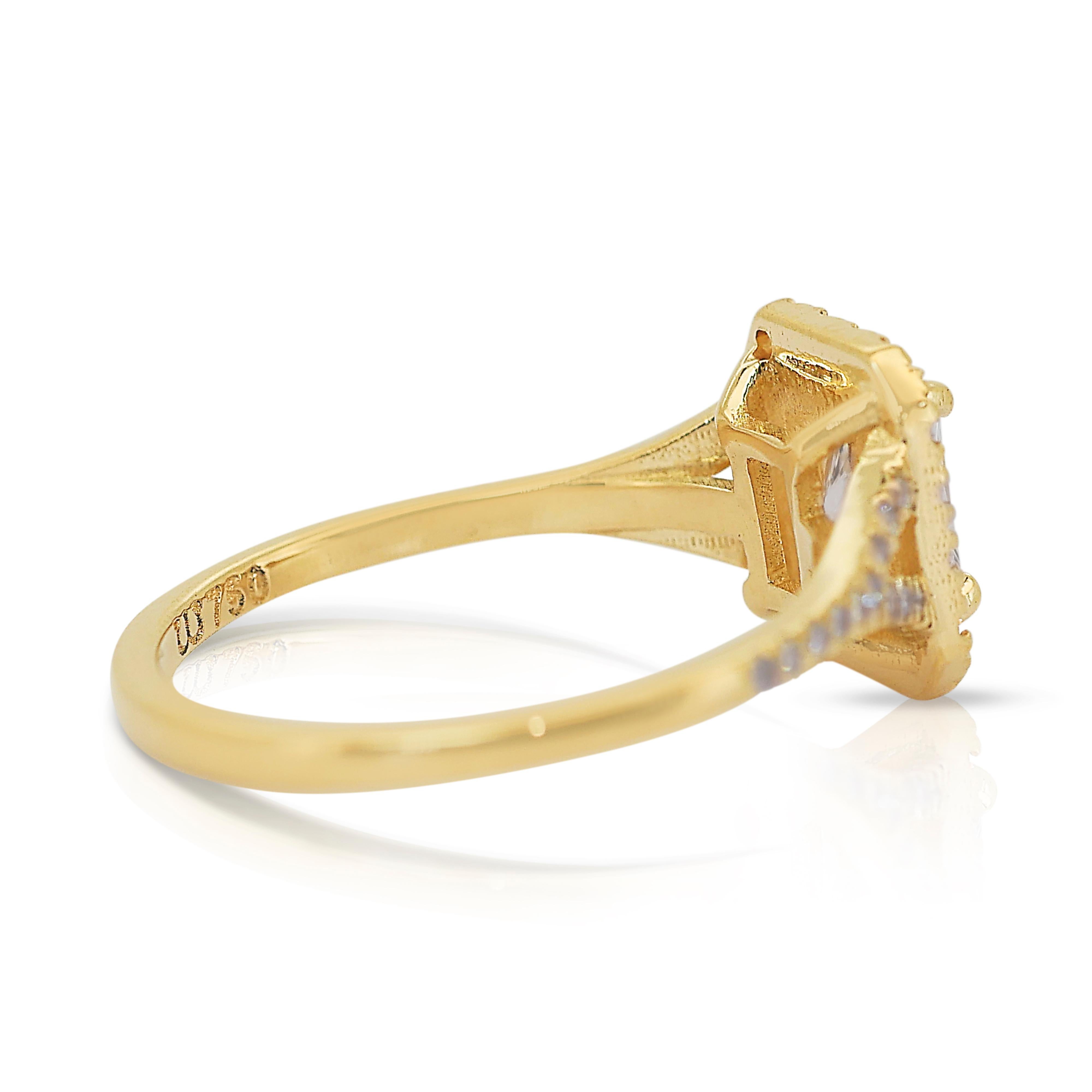 Timeless 1.10ct Diamonds Halo Ring in 18k Yellow Gold - IGI Certified In New Condition In רמת גן, IL