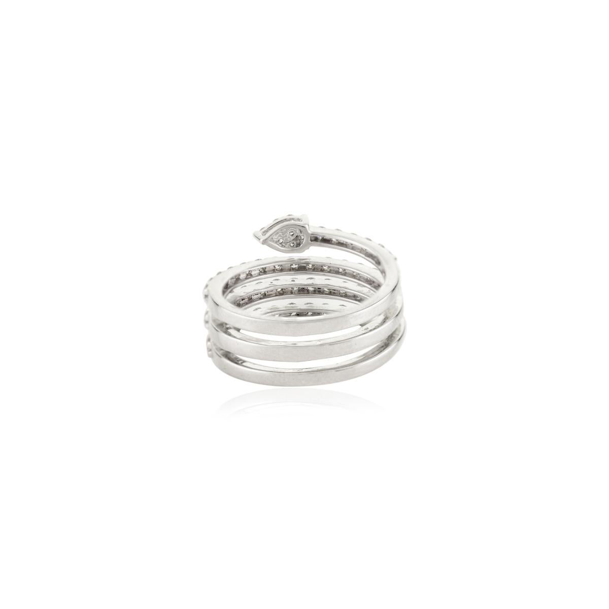 En vente :  Timeless 1.166 Ct. Bague de mariage en or blanc 18 carats avec diamants ronds en spirale 9