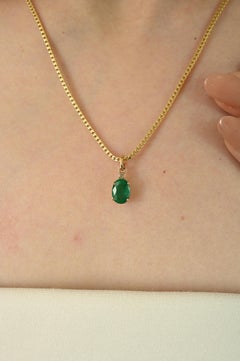 Pendentif intemporel en or jaune 14K de 1,28 carat d'émeraudes zambiennes naturelles et de diamants