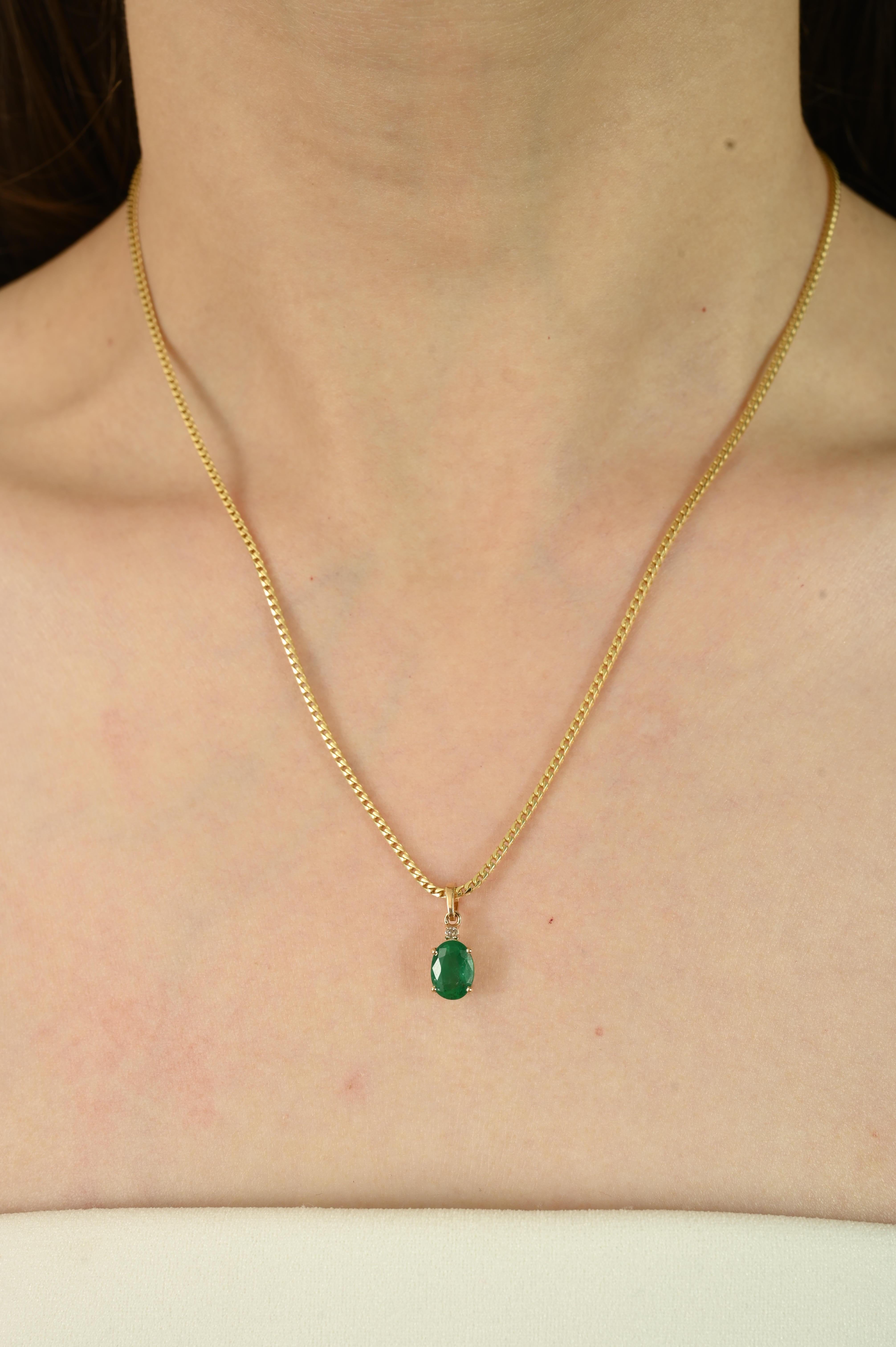 Timeless 1.28Ct Natural Zambian Emerald & Diamond Pendant in 14K Yellow Gold Corte oval en venta