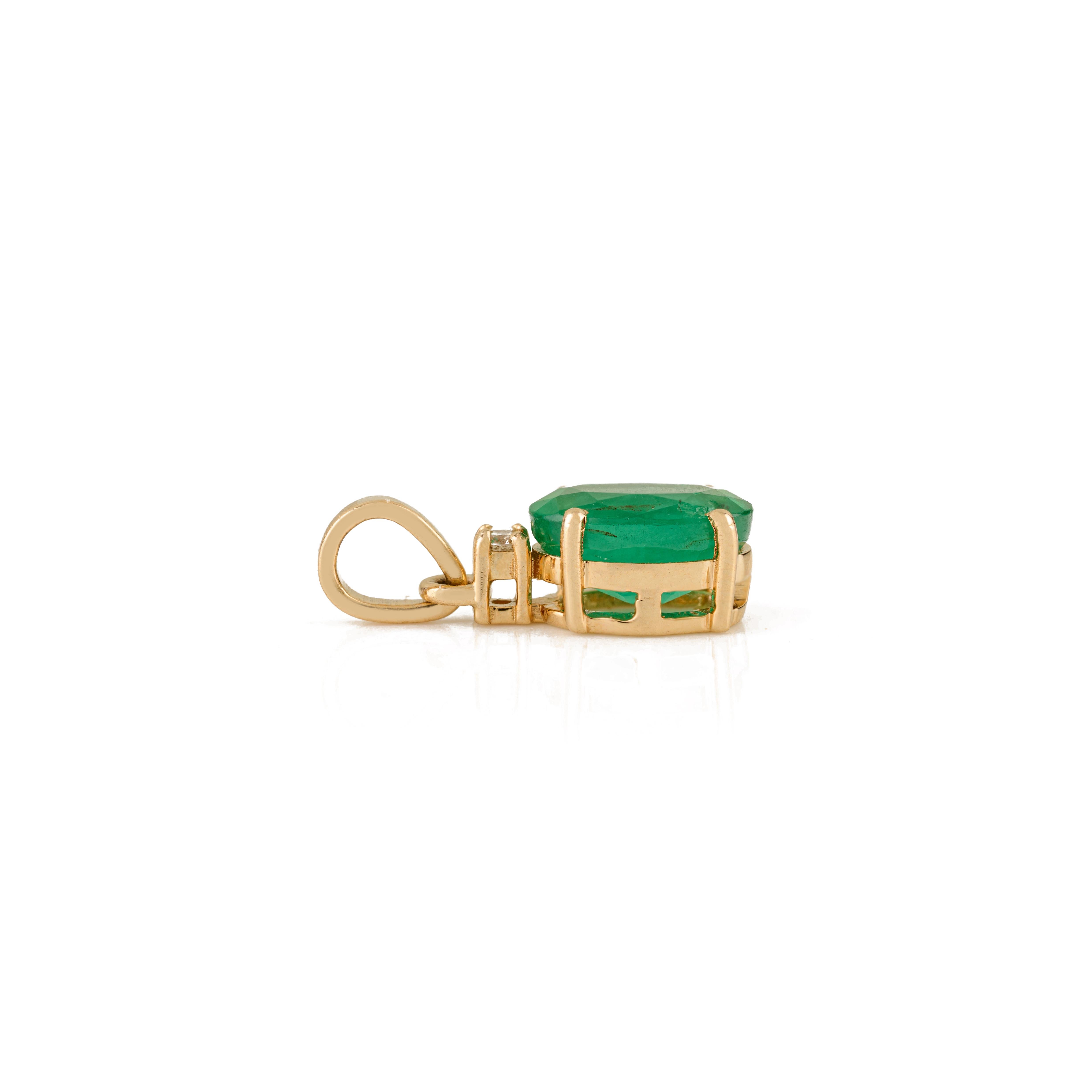 Timeless 1.28Ct Natural Zambian Emerald & Diamond Pendant in 14K Yellow Gold en venta 1