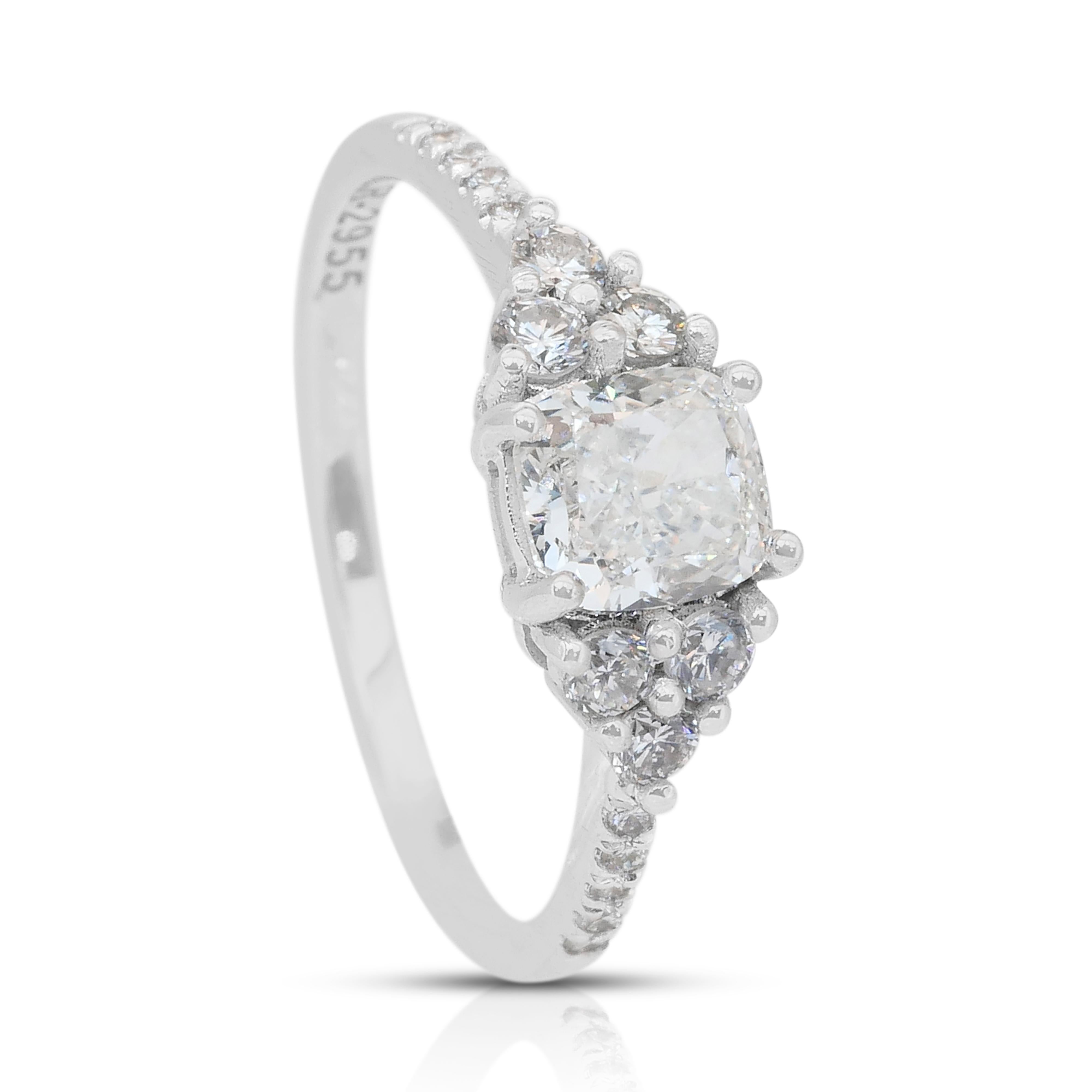 Anello senza tempo con pavé di diamanti da 1,36 carati in oro bianco 18 carati - Certificato IGI in vendita 3