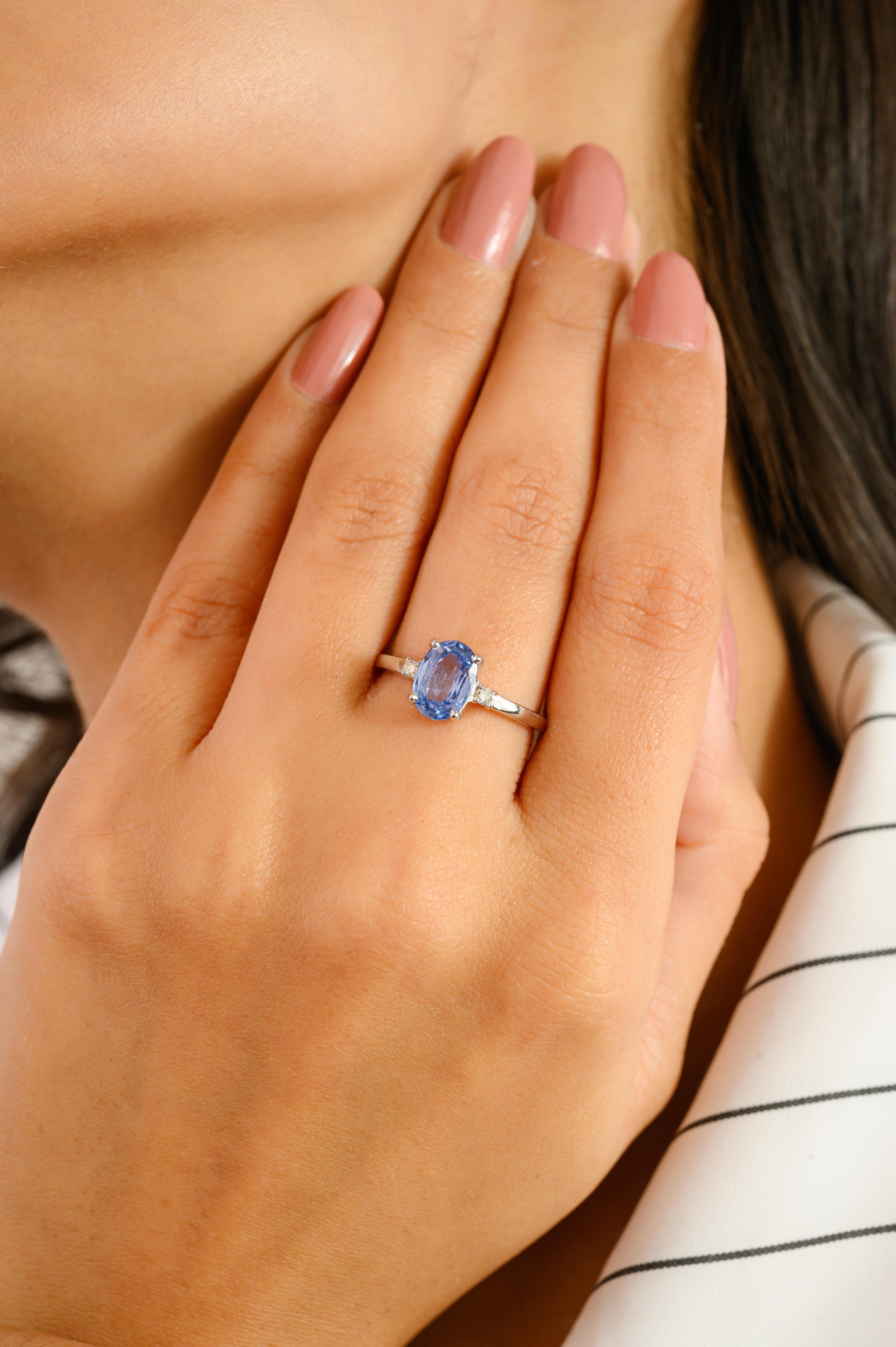 En vente :  Bague intemporelle en or blanc 14k à trois pierres, saphir ovale et diamant, pour femme 2