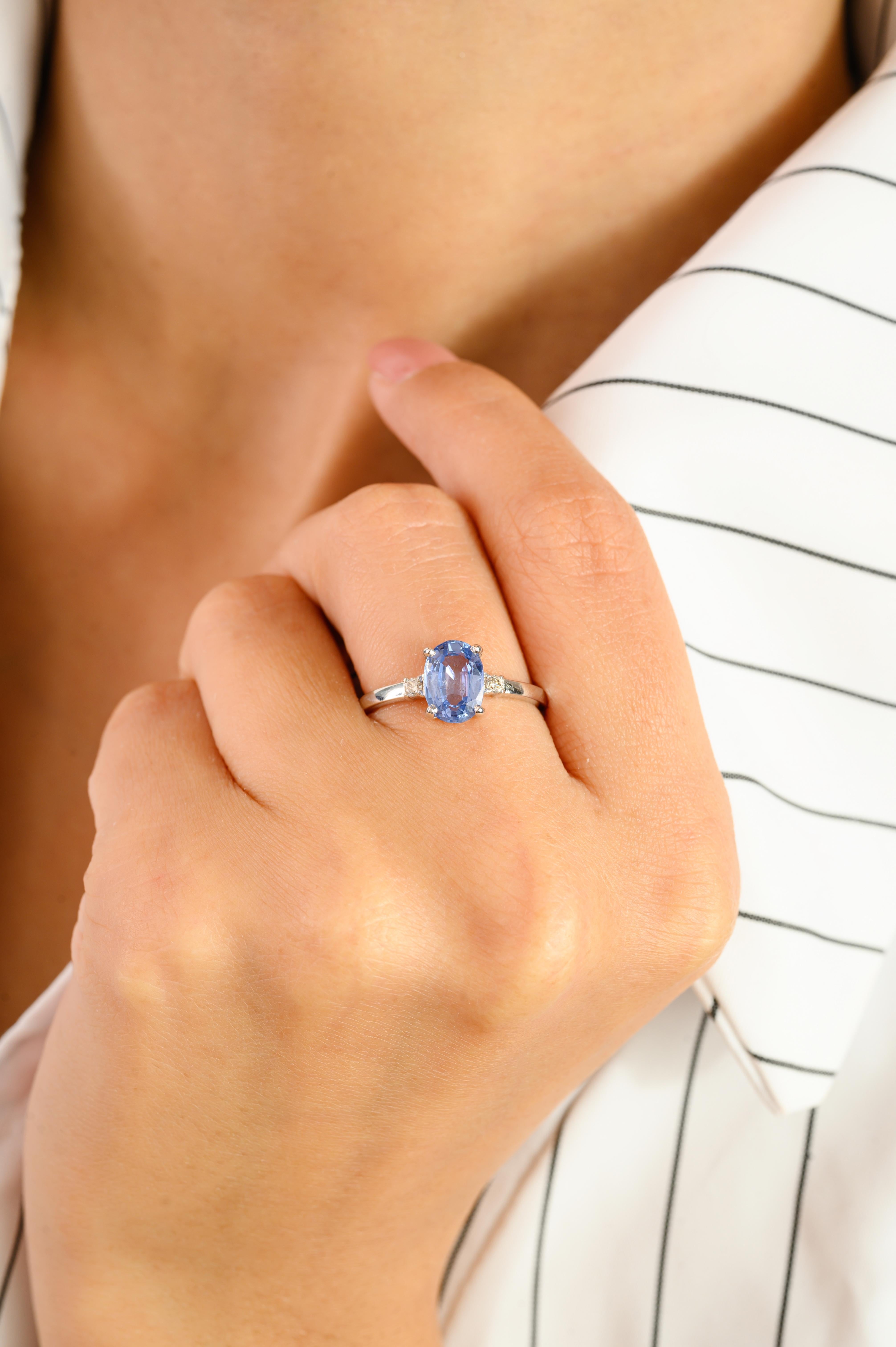 En vente :  Bague intemporelle en or blanc 14k à trois pierres, saphir ovale et diamant, pour femme 6