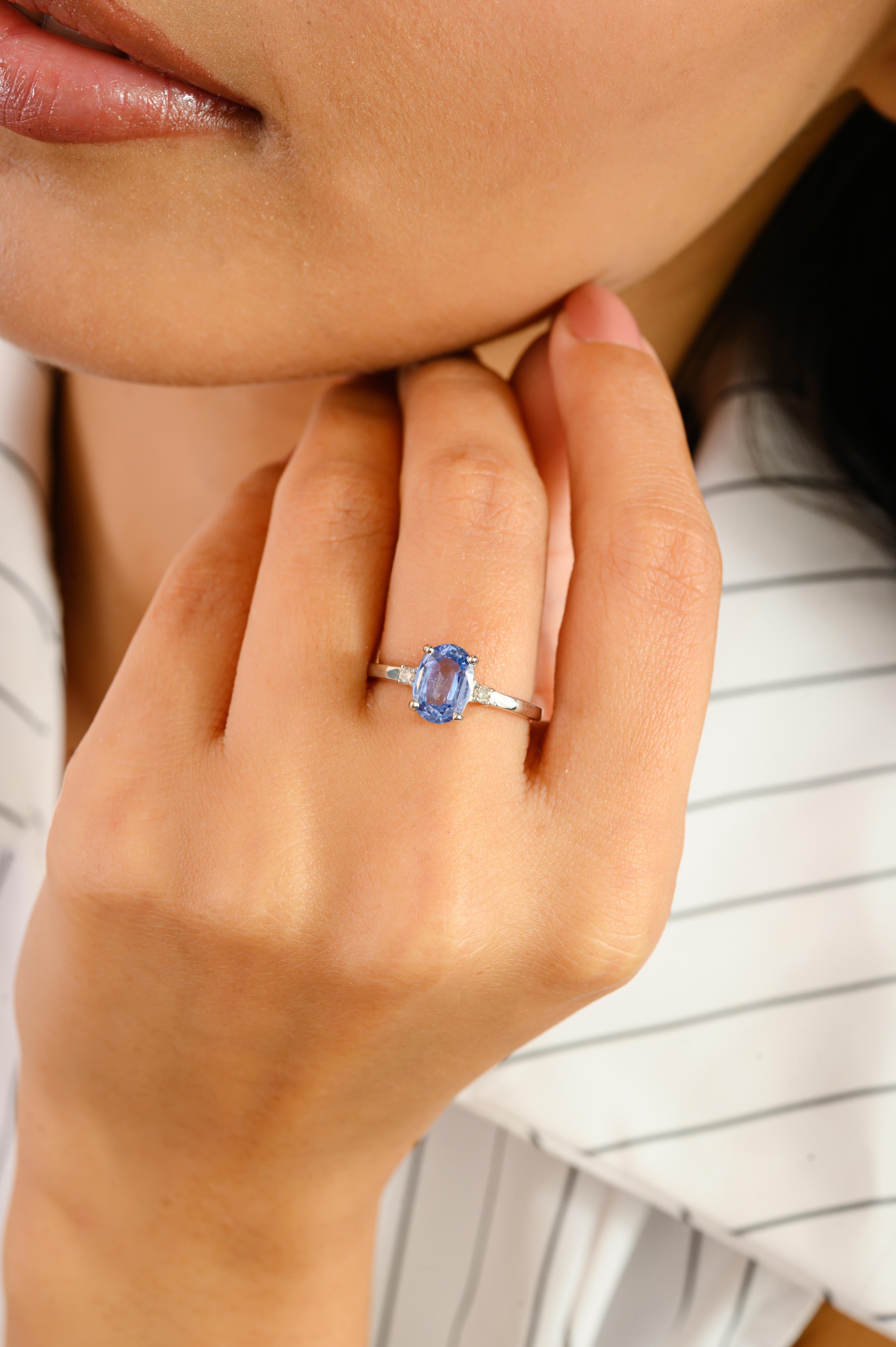 En vente :  Bague intemporelle en or blanc 14k à trois pierres, saphir ovale et diamant, pour femme 8