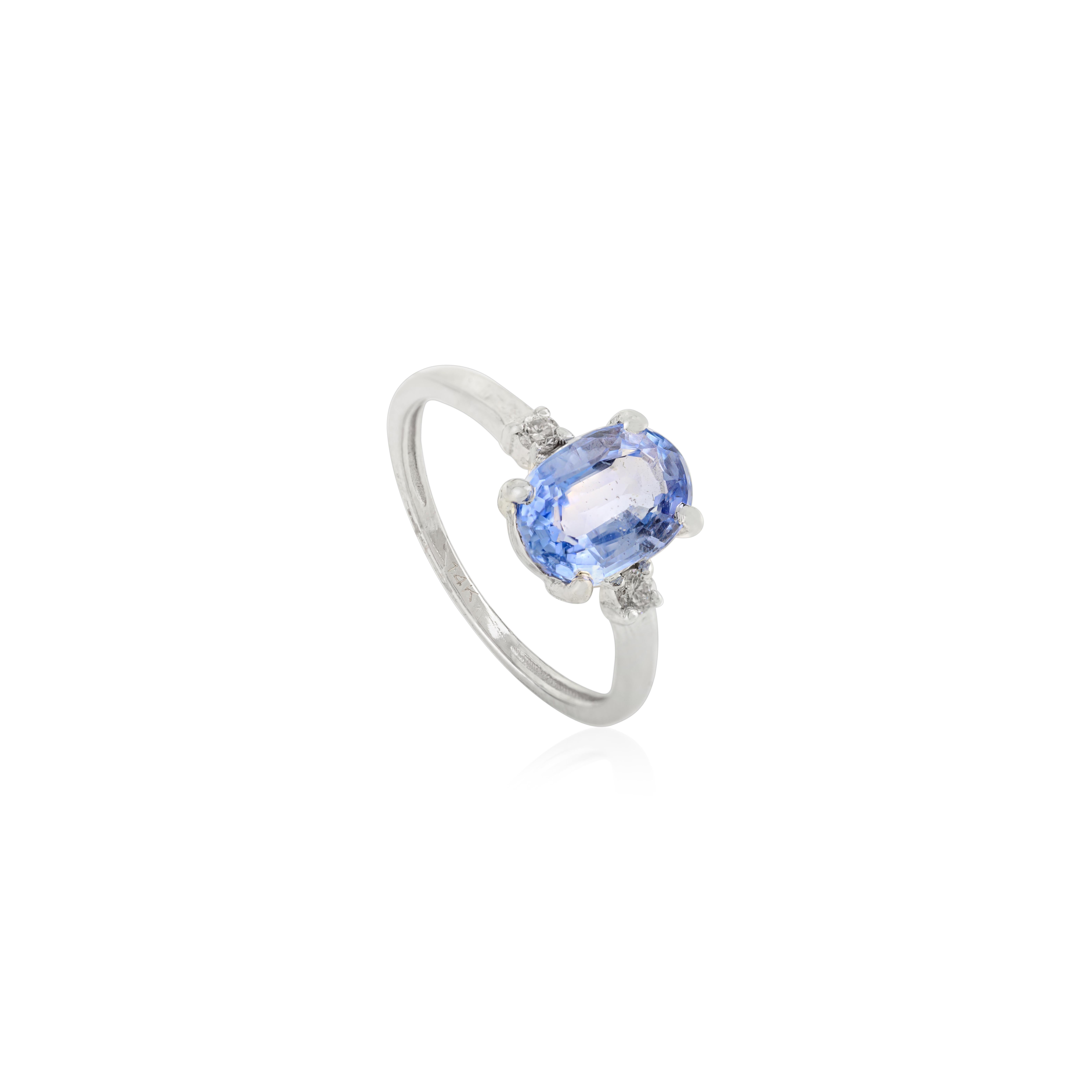En vente :  Bague intemporelle en or blanc 14k à trois pierres, saphir ovale et diamant, pour femme 9