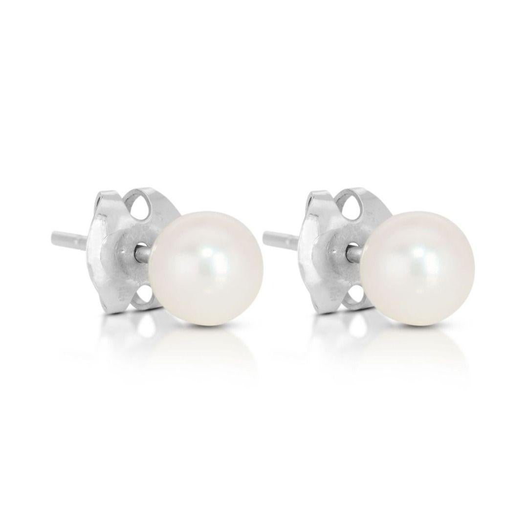 Round Cut Timeless 14K White Gold Pearl Stud Earrings