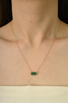 Collier pendentif intemporel en or jaune 14 carats avec émeraude zambienne octogonale de 2,41 carats