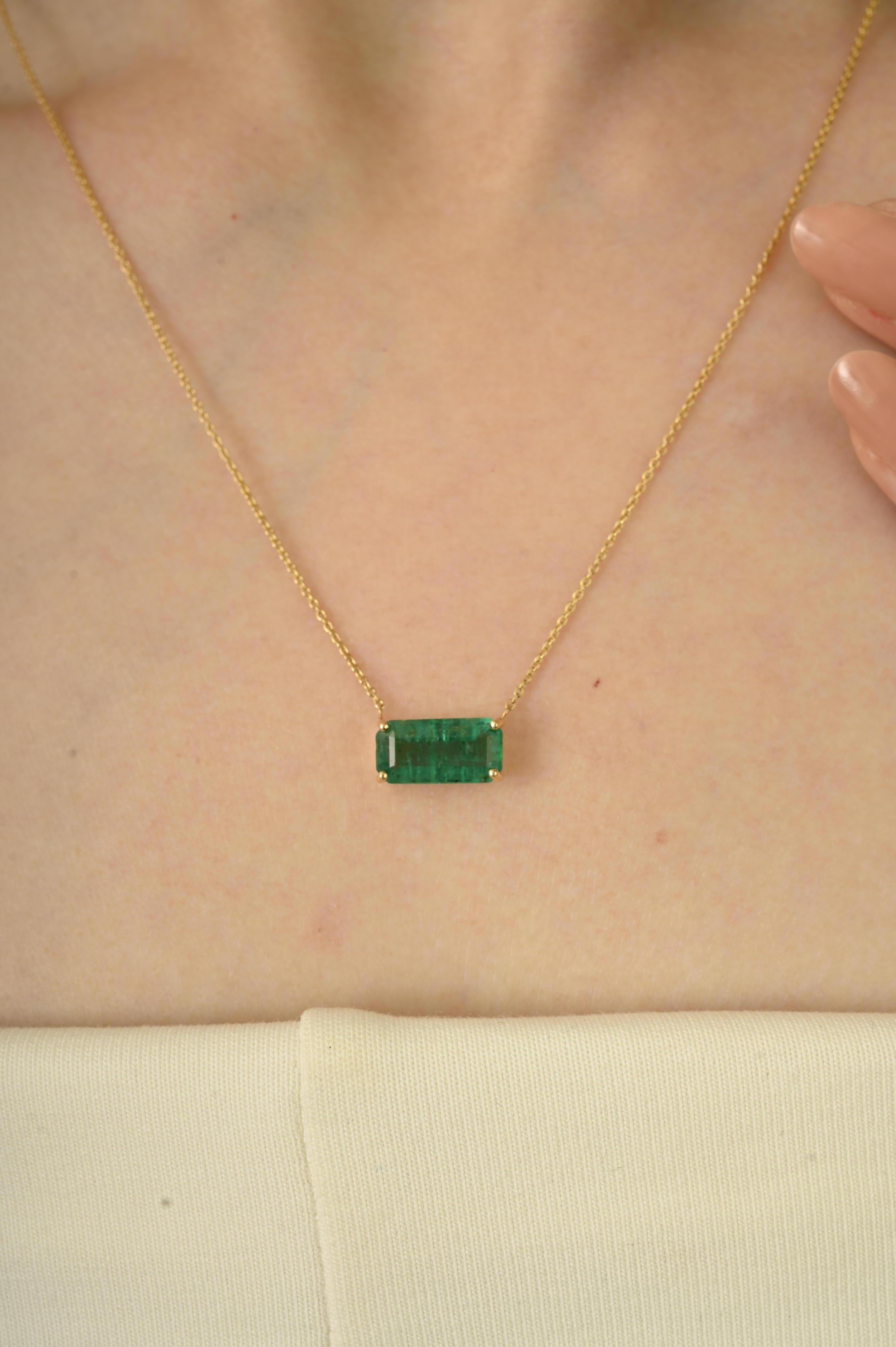 Zeitlose 14K Gelbgold Anhänger Halskette mit 2,41Ct Oktagon sambischen Smaragd Damen im Angebot