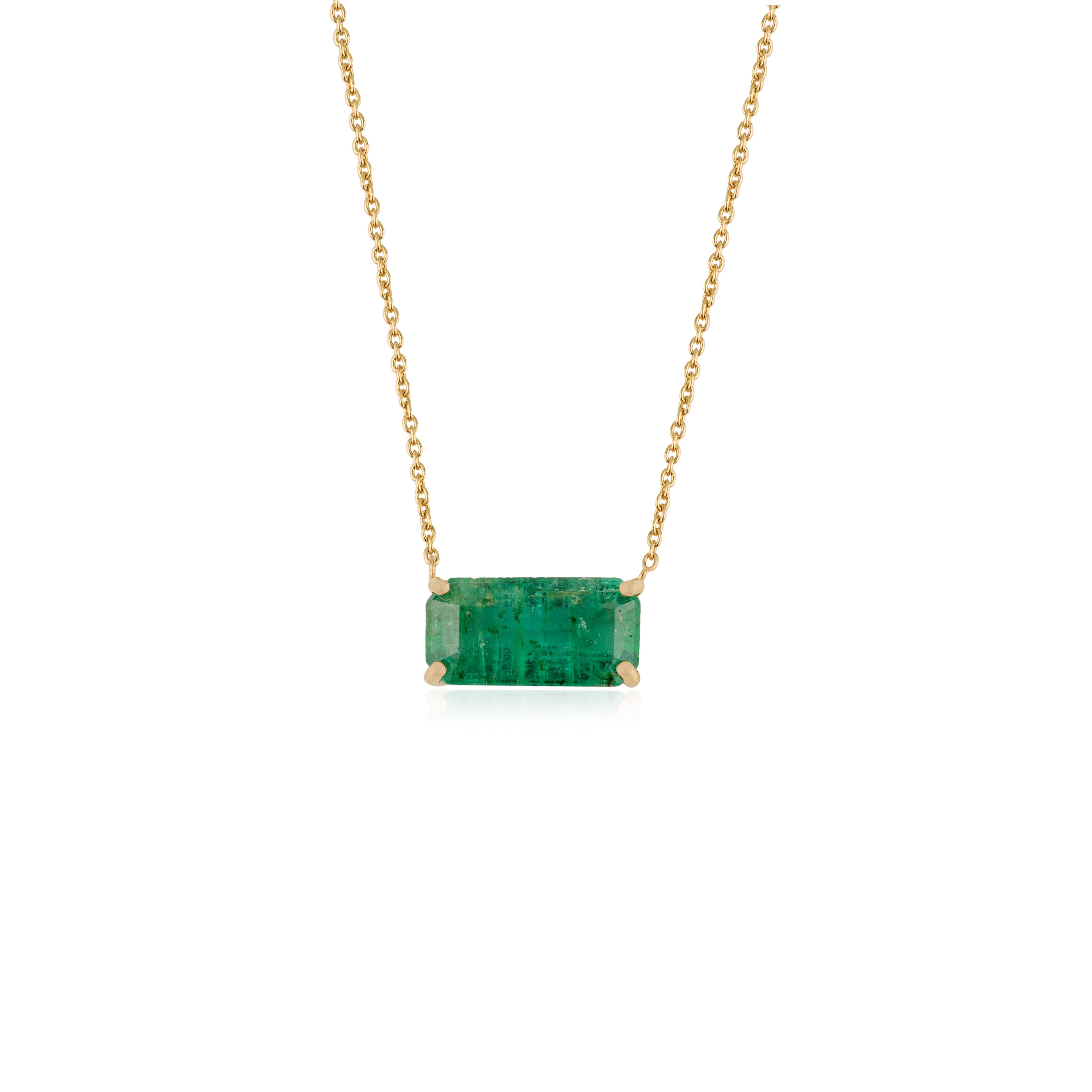 Zeitlose 14K Gelbgold Anhänger Halskette mit 2,41Ct Oktagon sambischen Smaragd im Angebot 1