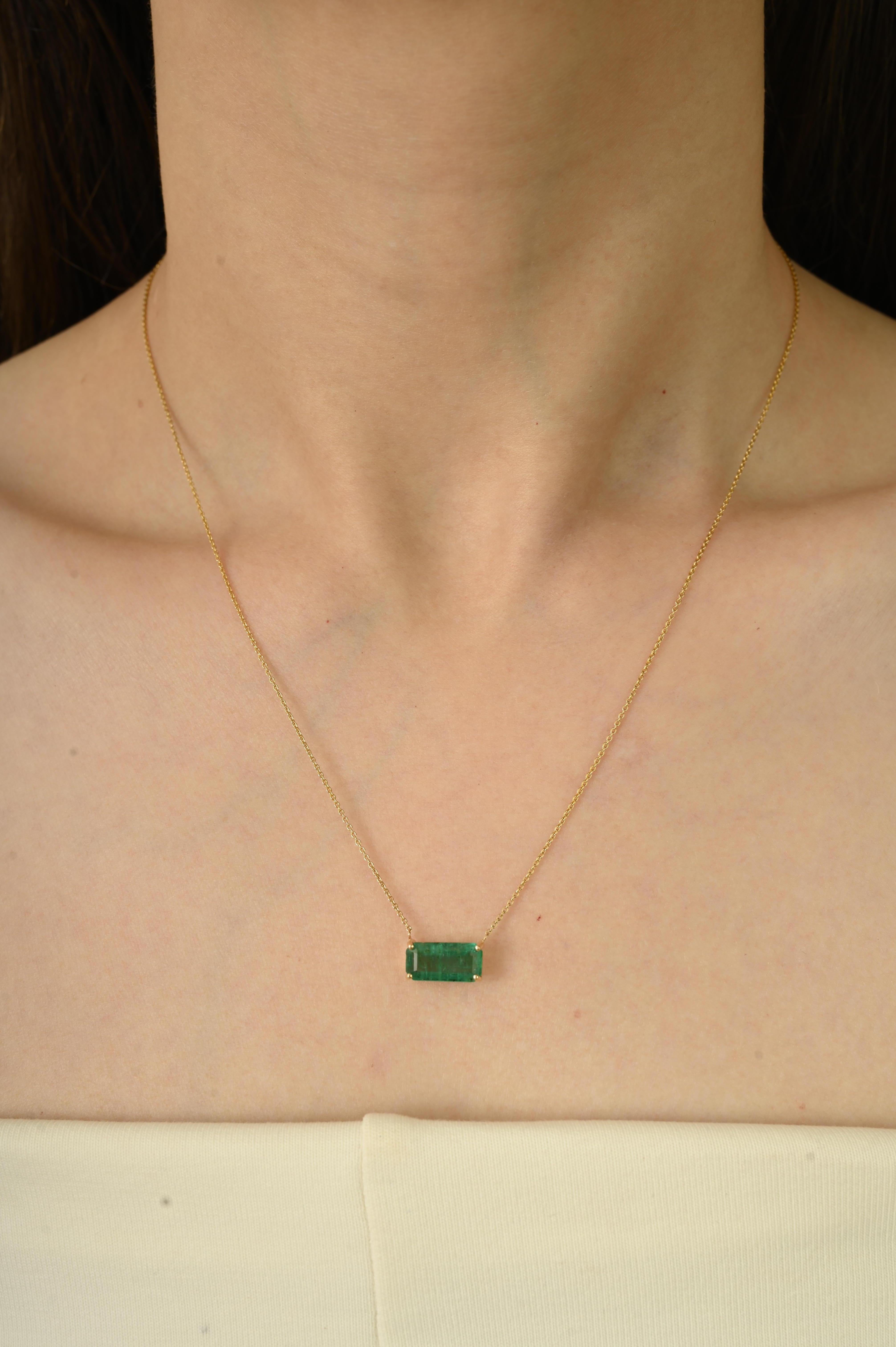 Zeitlose 14K Gelbgold Anhänger Halskette mit 2,41Ct Oktagon sambischen Smaragd im Angebot 2