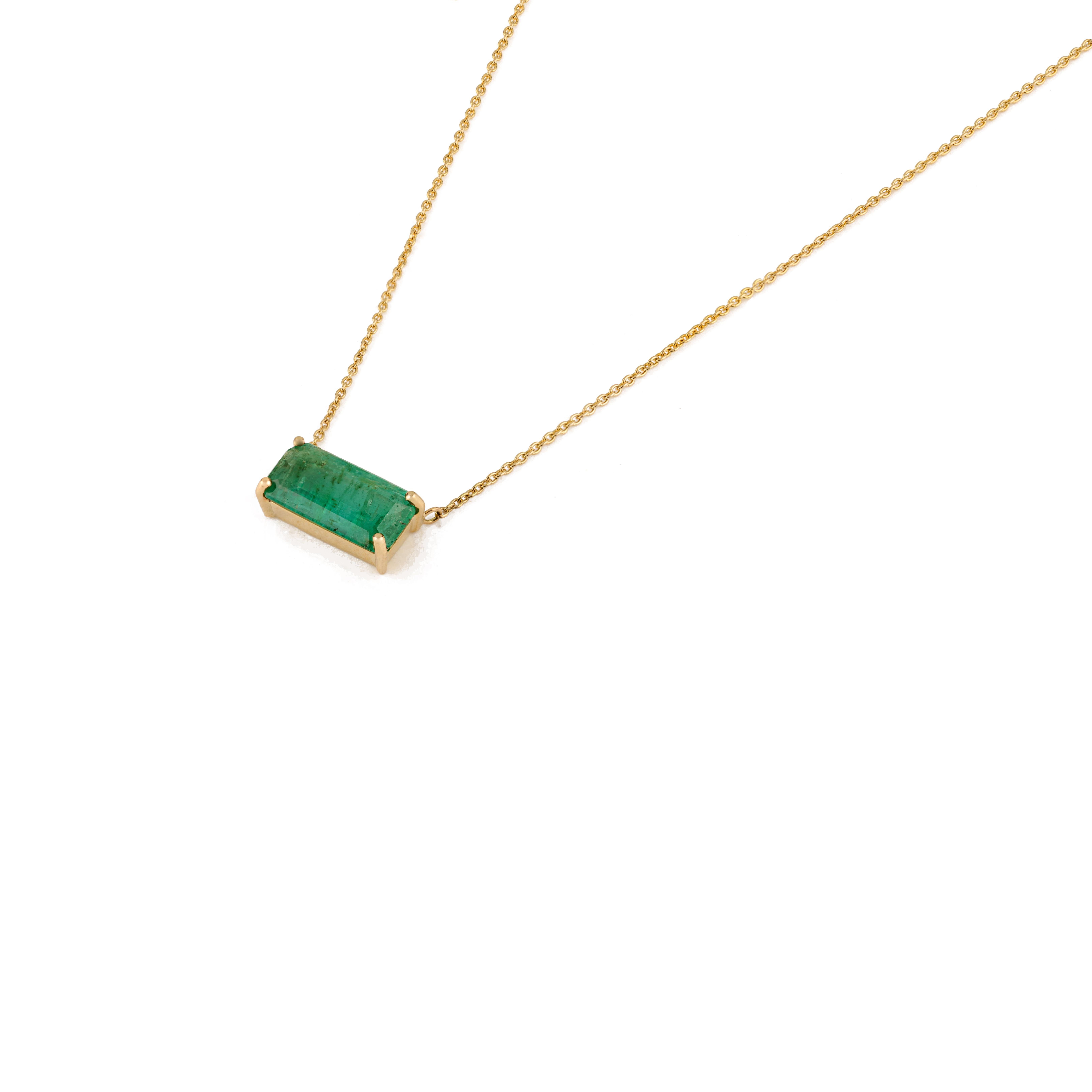 Zeitlose 14K Gelbgold Anhänger Halskette mit 2,41Ct Oktagon sambischen Smaragd im Angebot 3