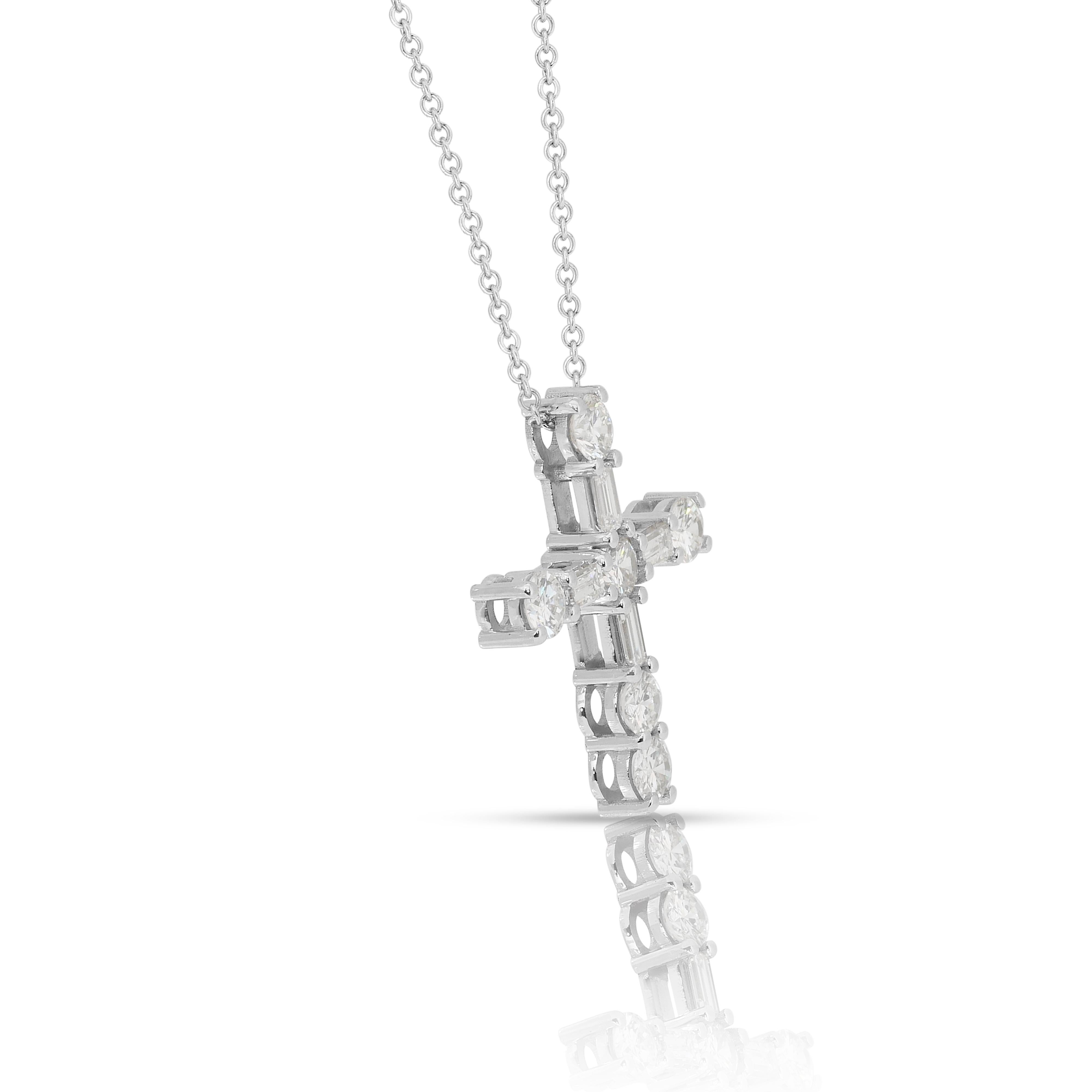 Timeless 1.55ct Diamonds Necklace with Cross Pendant in 18k White Gold en Nuevo estado para la venta en רמת גן, IL
