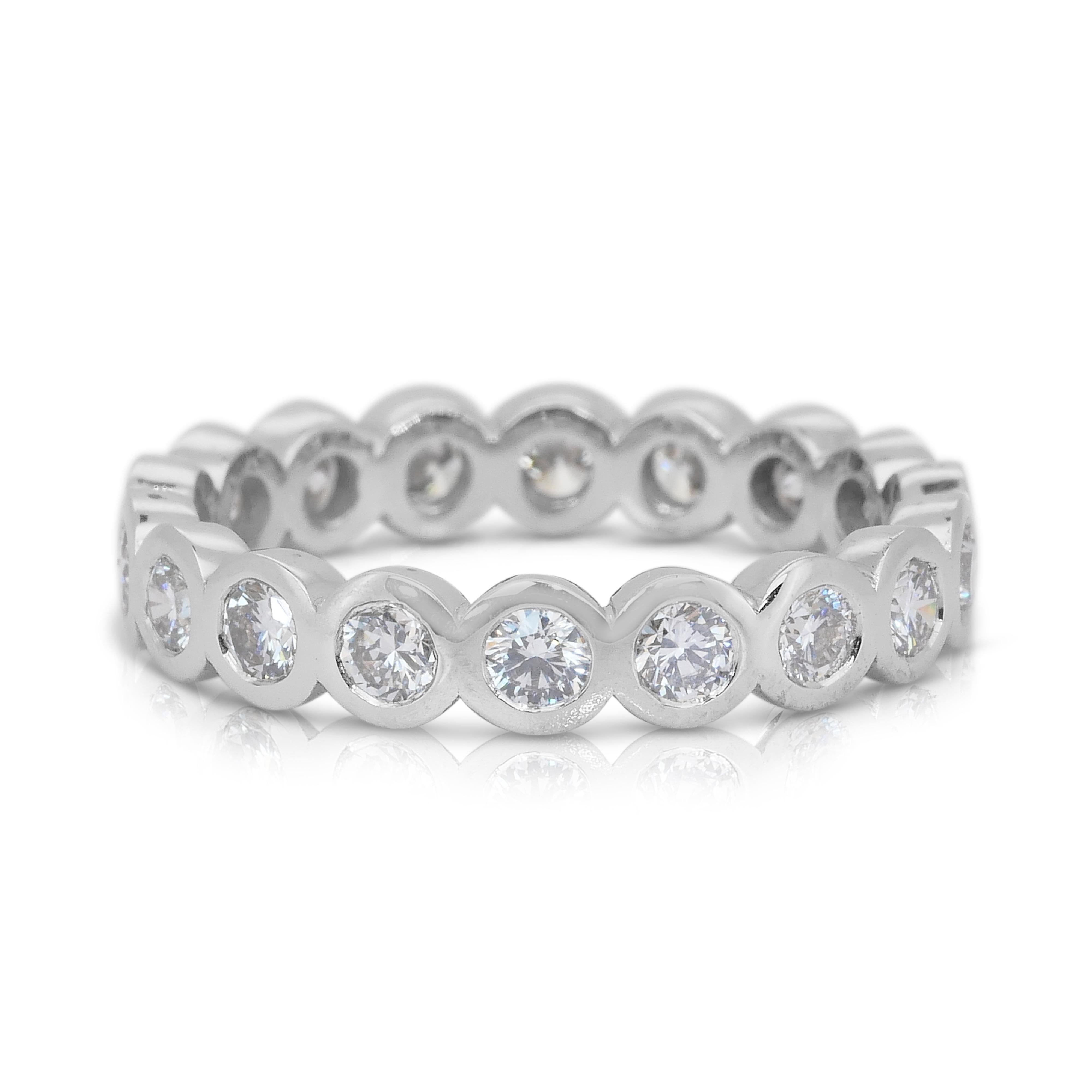 Bague d'éternité intemporelle en or blanc 14k avec 1,56 ct de diamants - certifié IGI en vente 1