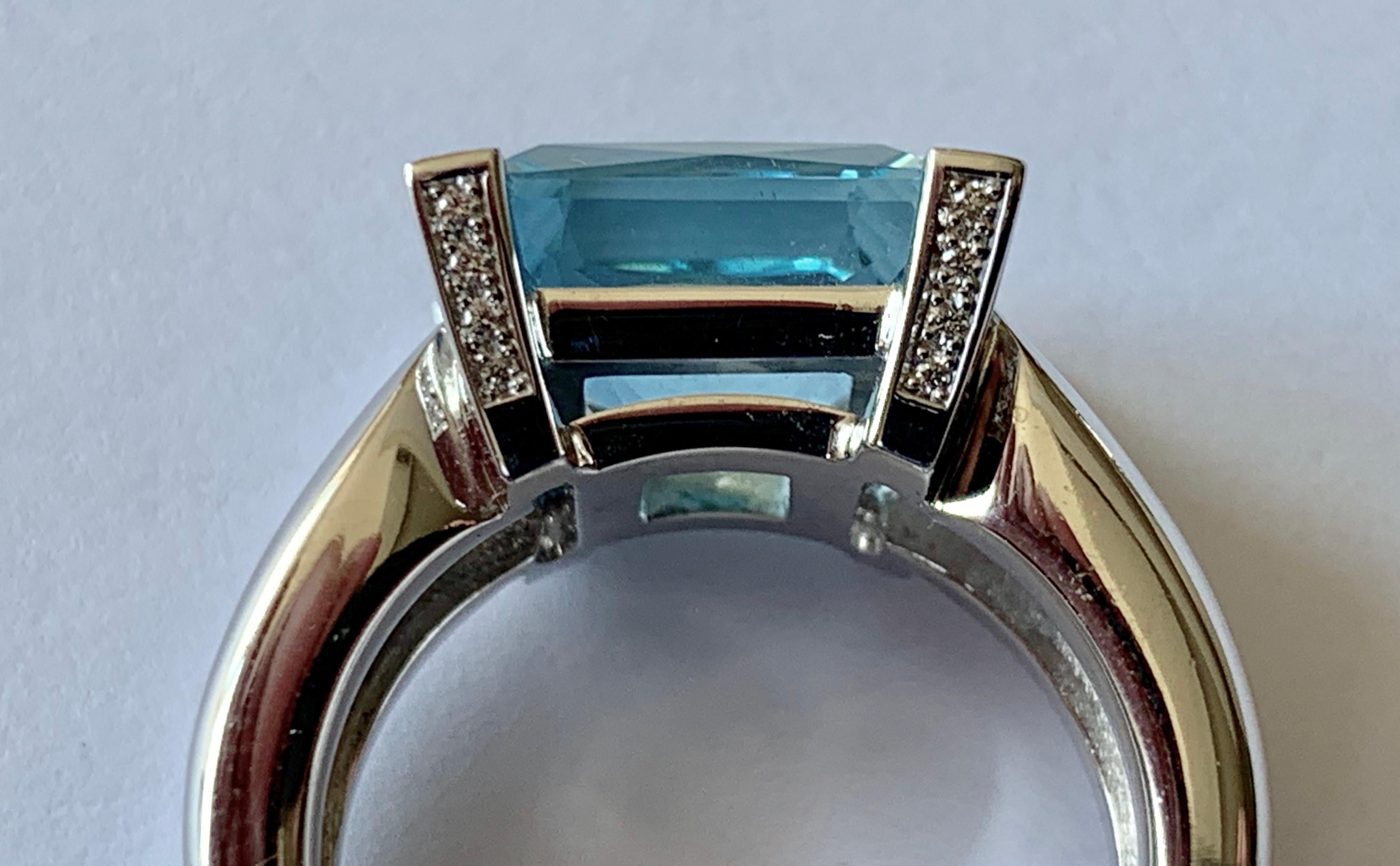 Taglio rotondo Anello senza tempo in oro bianco 18 carati con acquamarina e diamanti, Gübelin in vendita