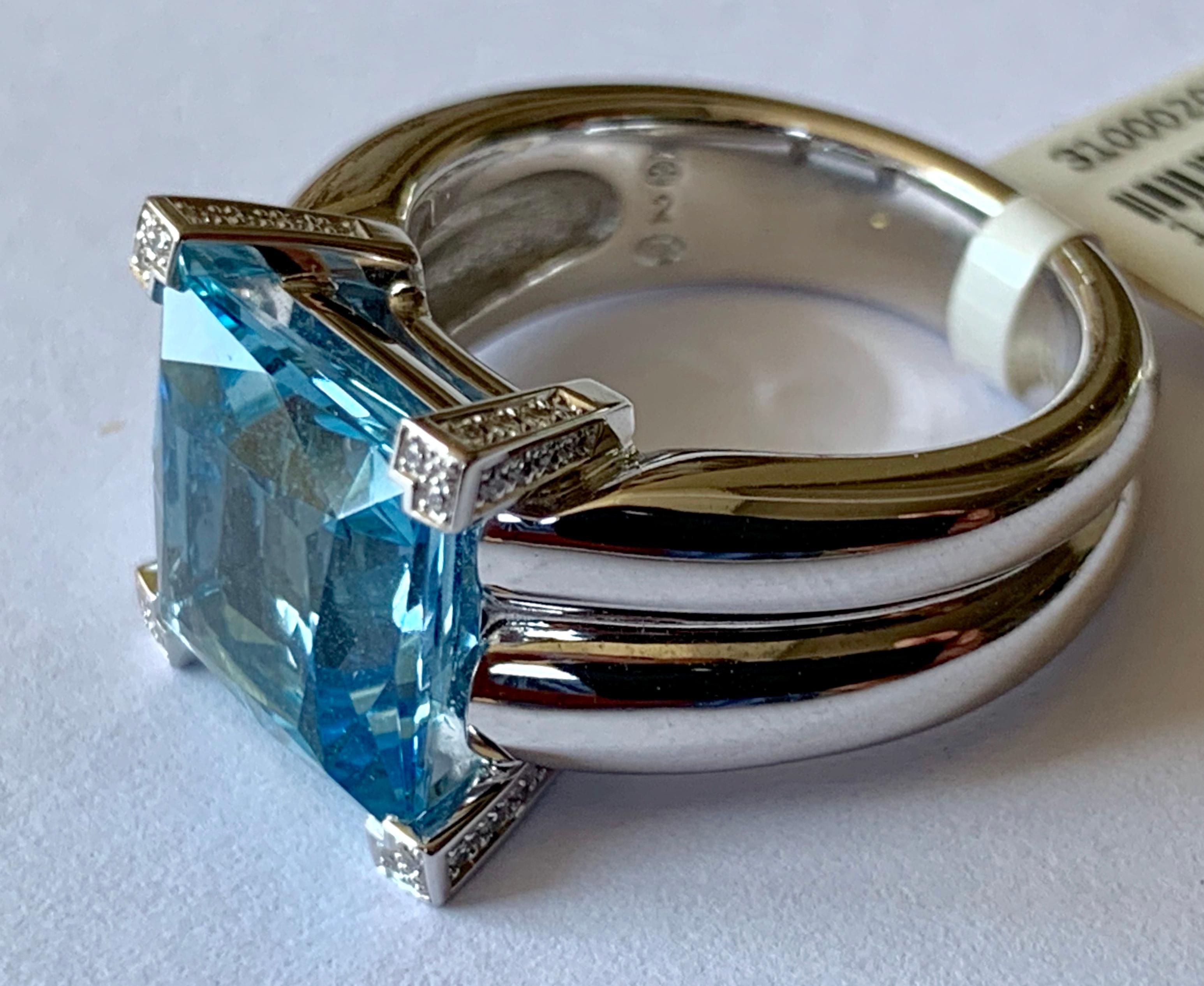 Timeless 18 Karat White Gold Aquamarine and Diamond Ring, Gübelin In Excellent Condition For Sale In Zurich, Zollstrasse