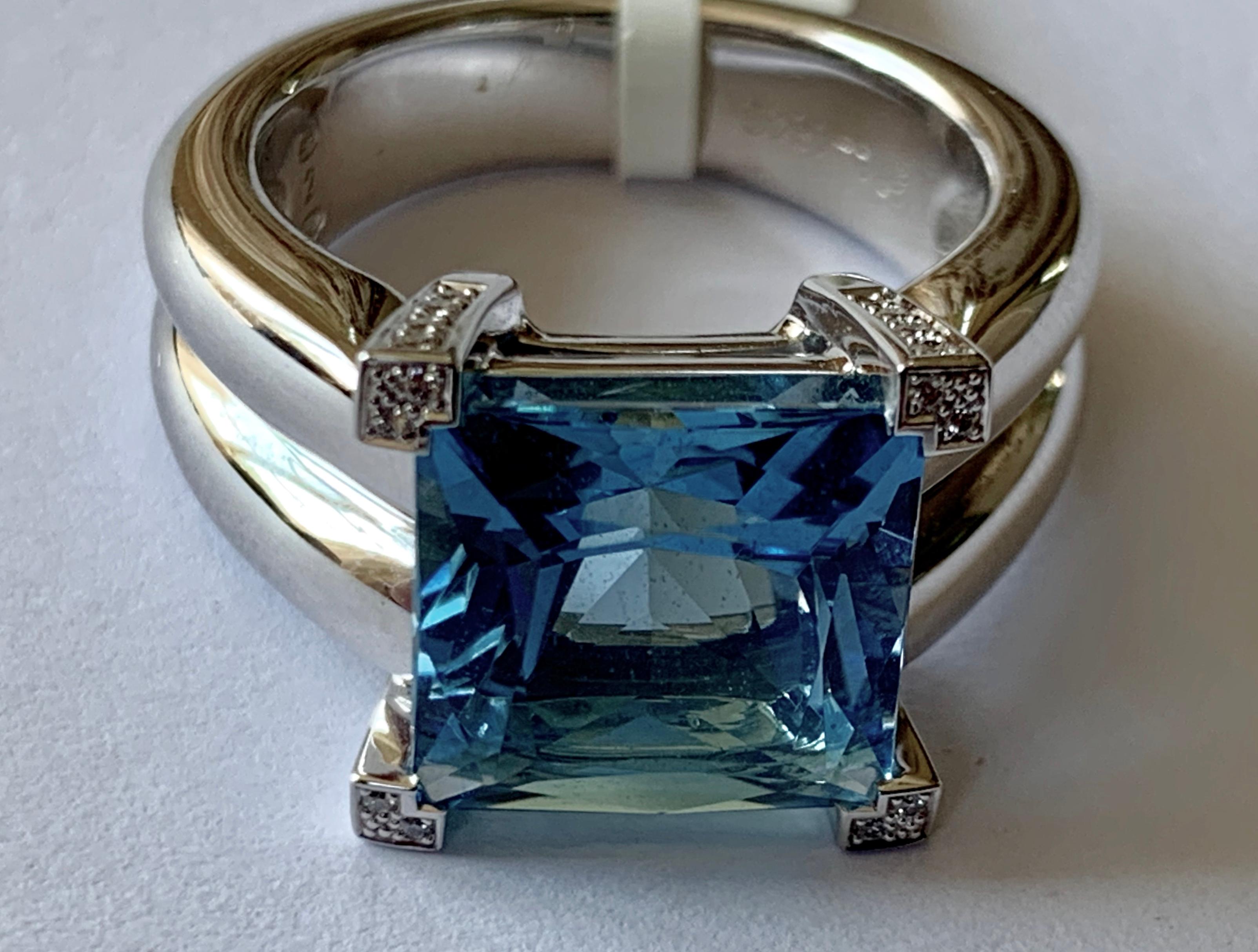 Women's Timeless 18 Karat White Gold Aquamarine and Diamond Ring, Gübelin For Sale