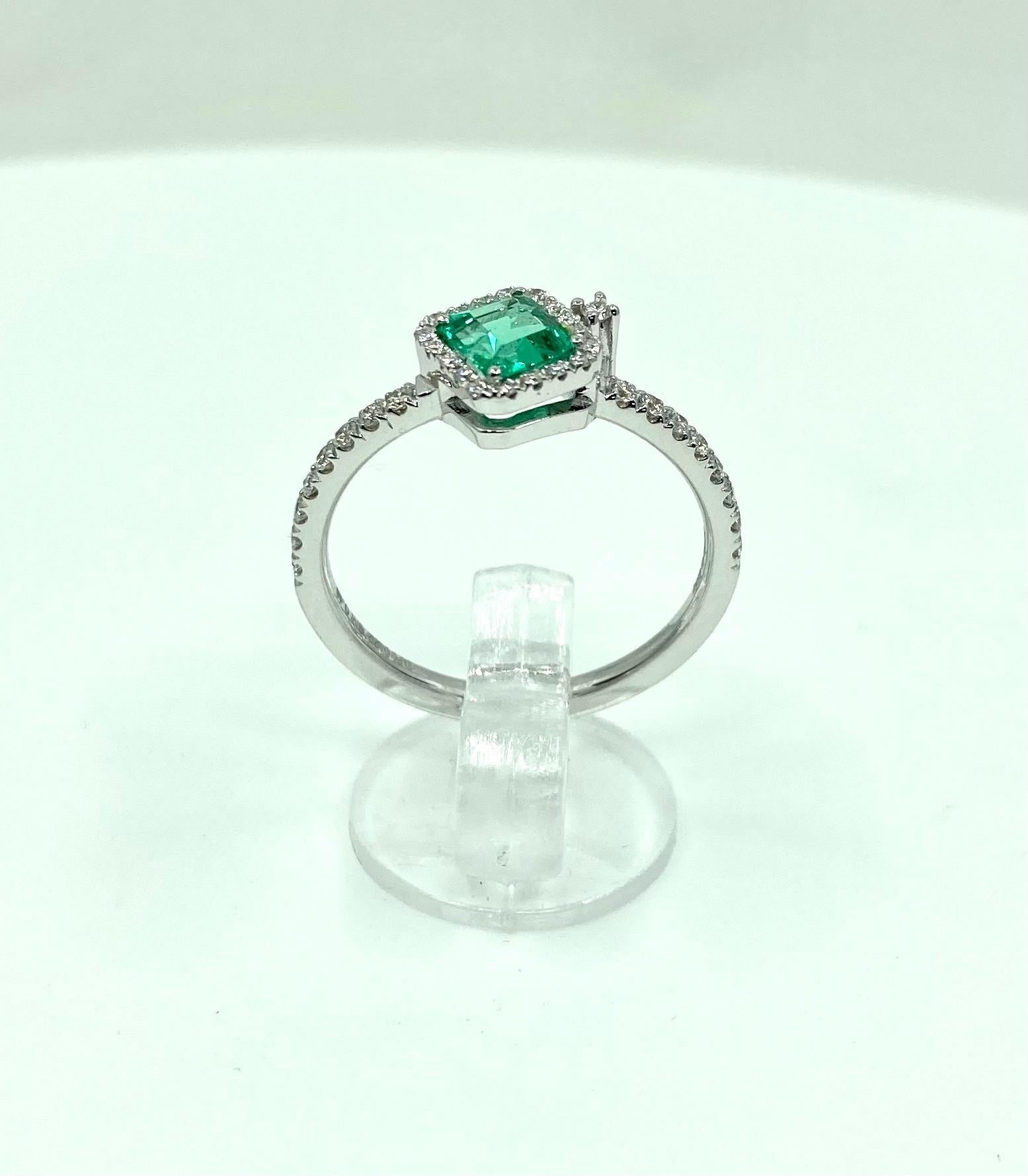 Fine white gold ring, with a central Eemerald ct. 0.44 and Diamonds ct. 0.22, handmade in Italy by Roberto Casarin.

A contemporary yet timeless design, with a lavish green emerald as the center piece. The surrounding diamonds on the edges add a