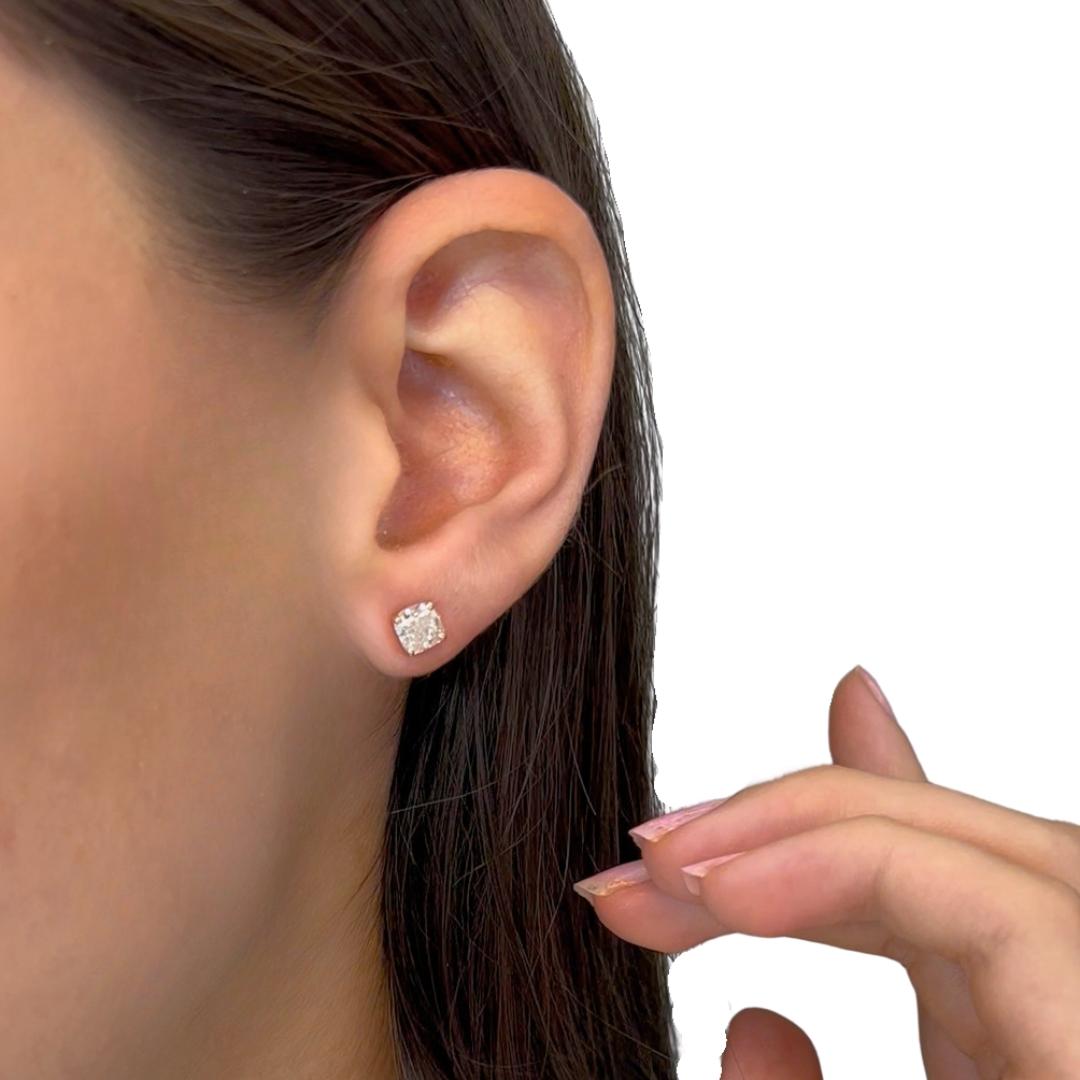 Timeless 1.86ct Diamonds Stud Earrings in 18k Rose Gold - IGI Certified

A timeless expression of elegance, these 18k rose gold stud earrings showcase two stunning cushion-cut diamonds totaling 1.86 carats. With a very good cut grade, each diamond
