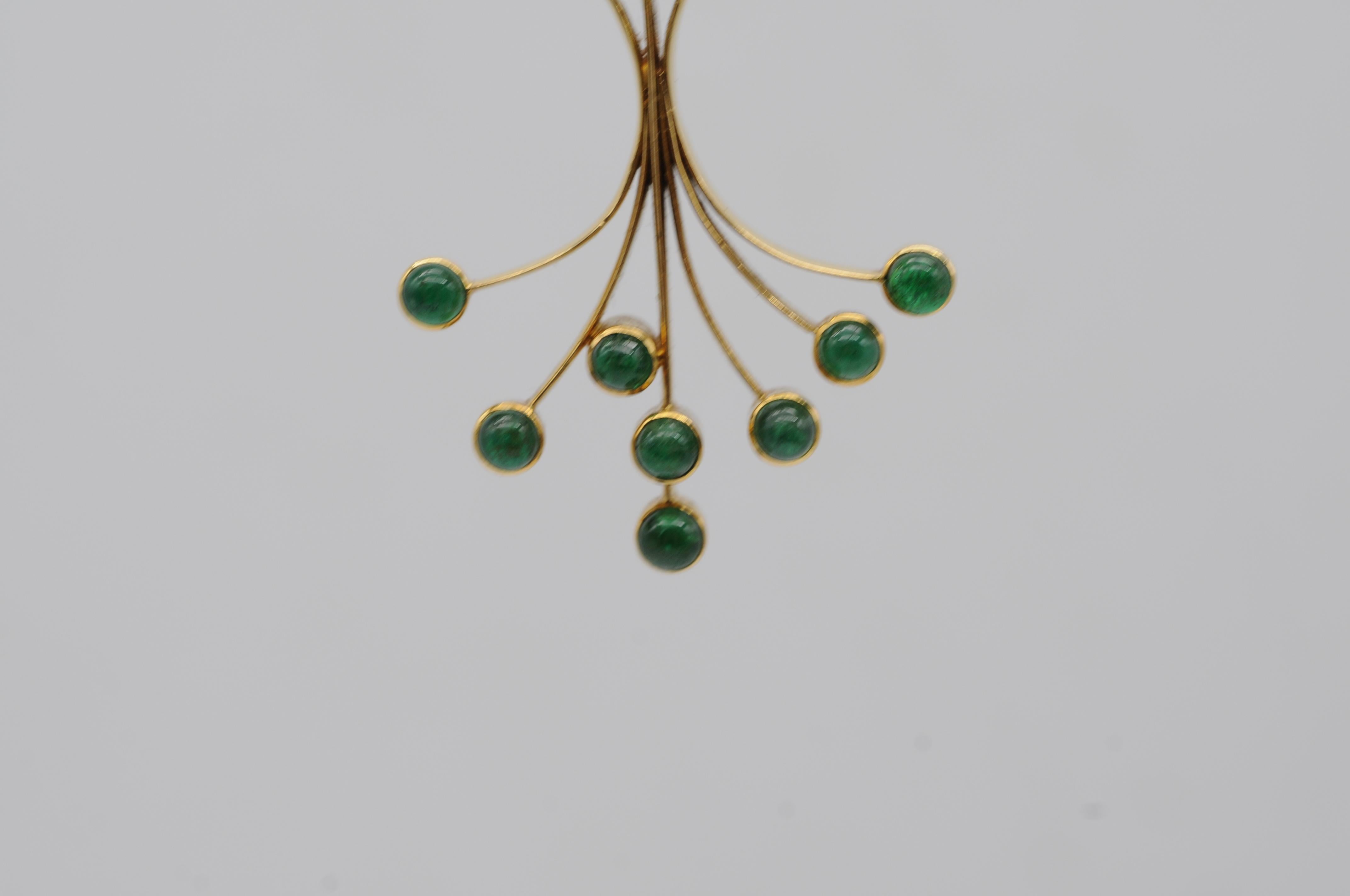 Cabochon Collana senza tempo in oro 18k con 8 smeraldi cabochon e 3 diamanti taglio Brilliante in vendita