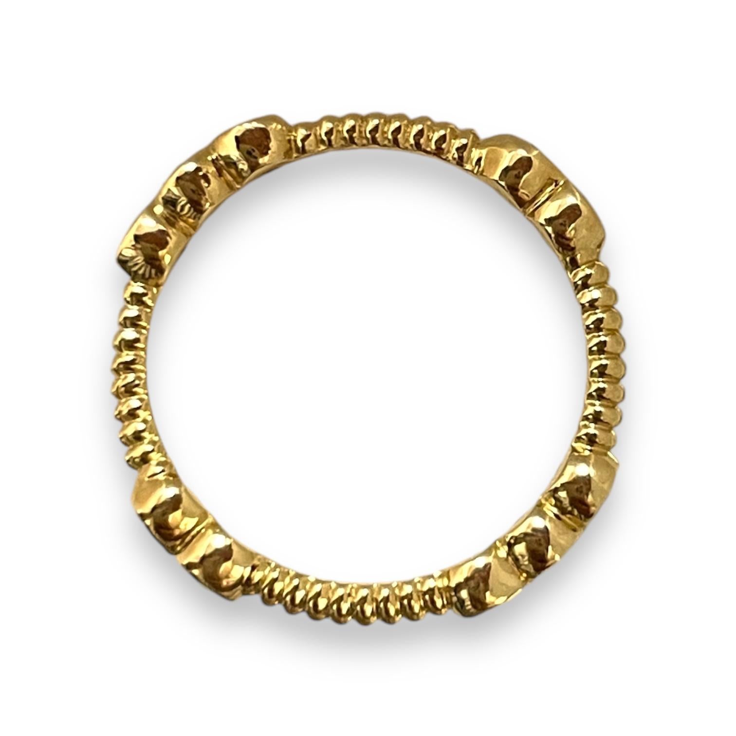 Modern Timeless 18K Gold Ring Featuring 0.3 TCW dazzling Diamonds For Sale