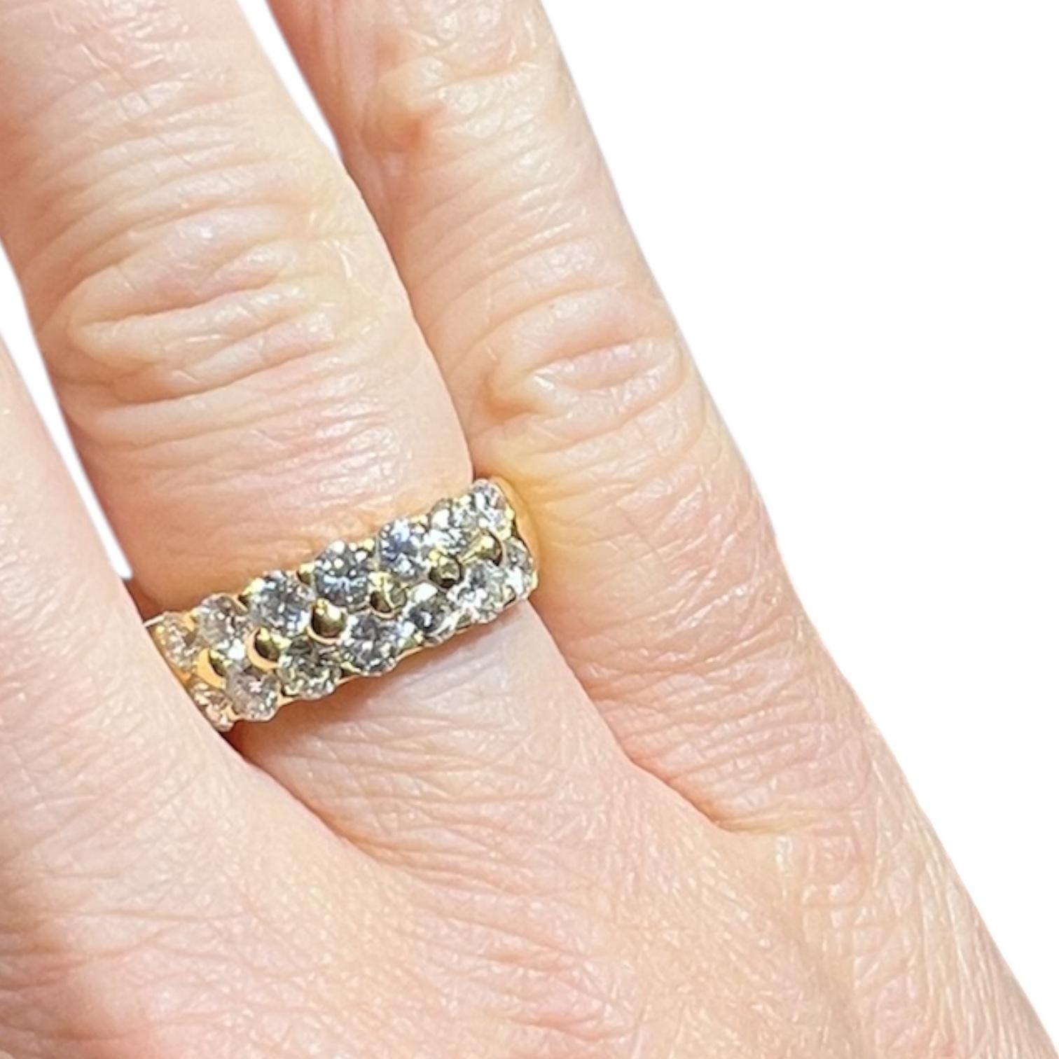 Bague intemporelle en or jaune 18 carats diamant demi-éternité, 1.40ct G/VS1 , Circa 1990 en vente 5
