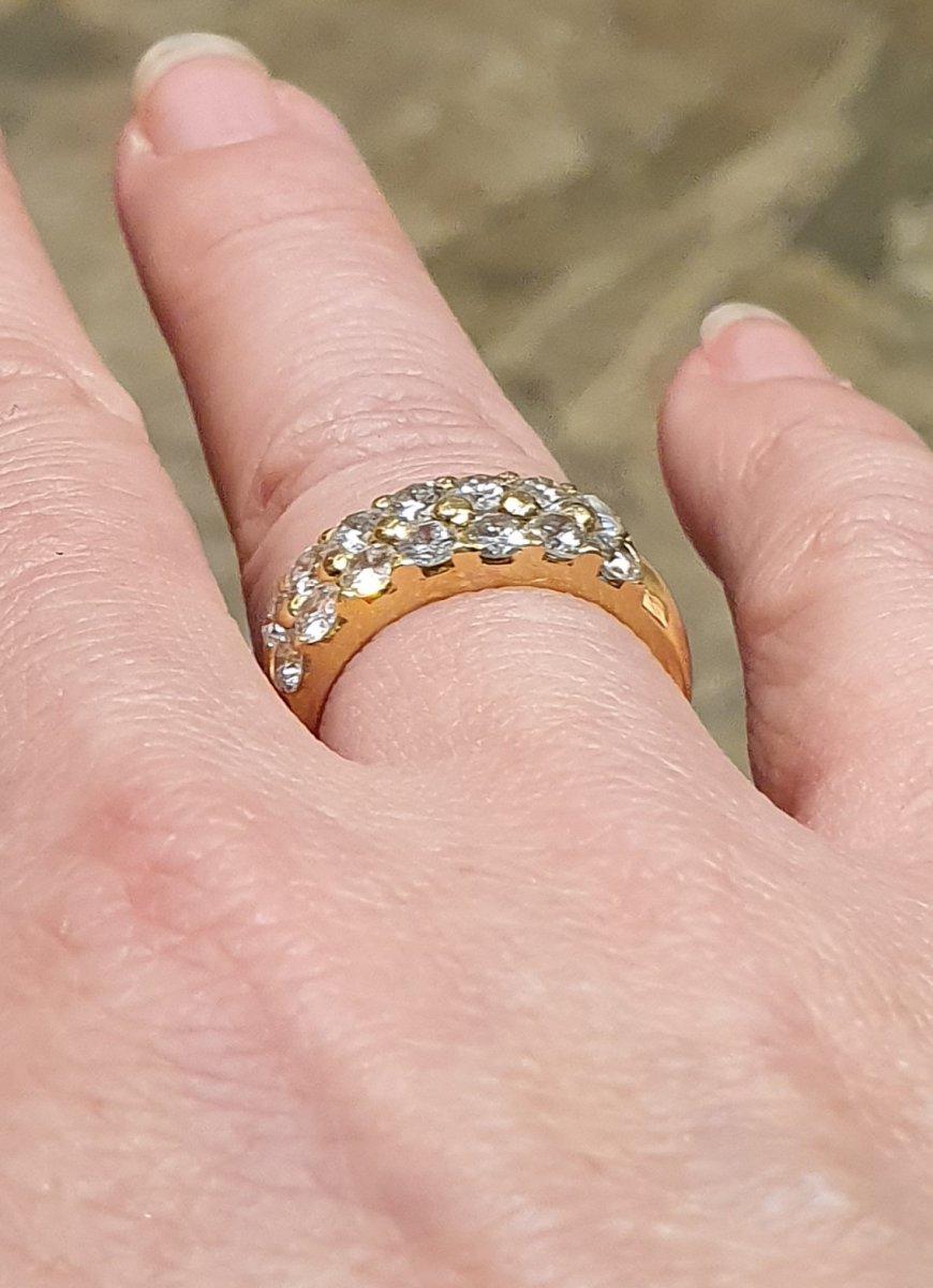 Taille ronde Bague intemporelle en or jaune 18 carats diamant demi-éternité, 1.40ct G/VS1 , Circa 1990 en vente