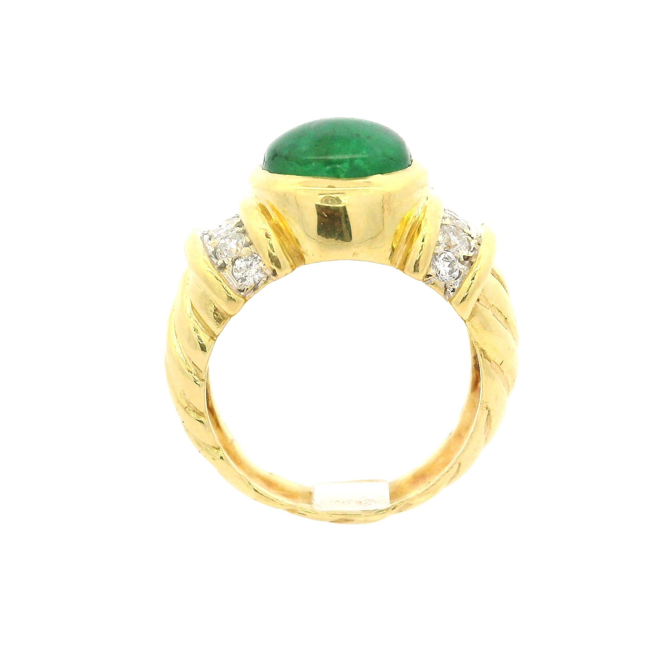 Taille cabochon Timeless Bague en or jaune 18 carats GIA 3.05ctw Cabochon Emeraude Diamant Câble Torsadé