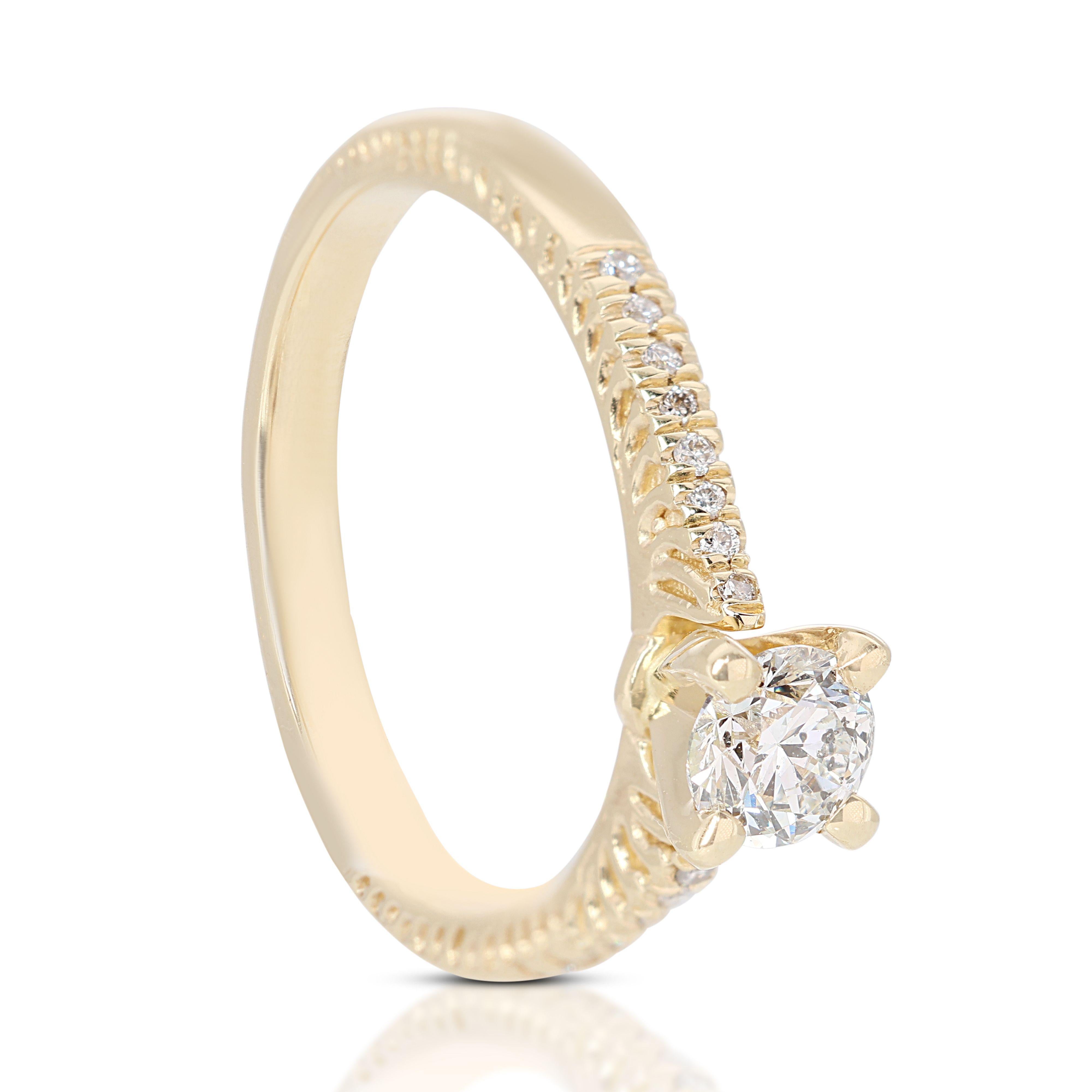 Round Cut Timeless 18K Yellow Gold with 0.40ct H-Grade Diamond Ring For Sale
