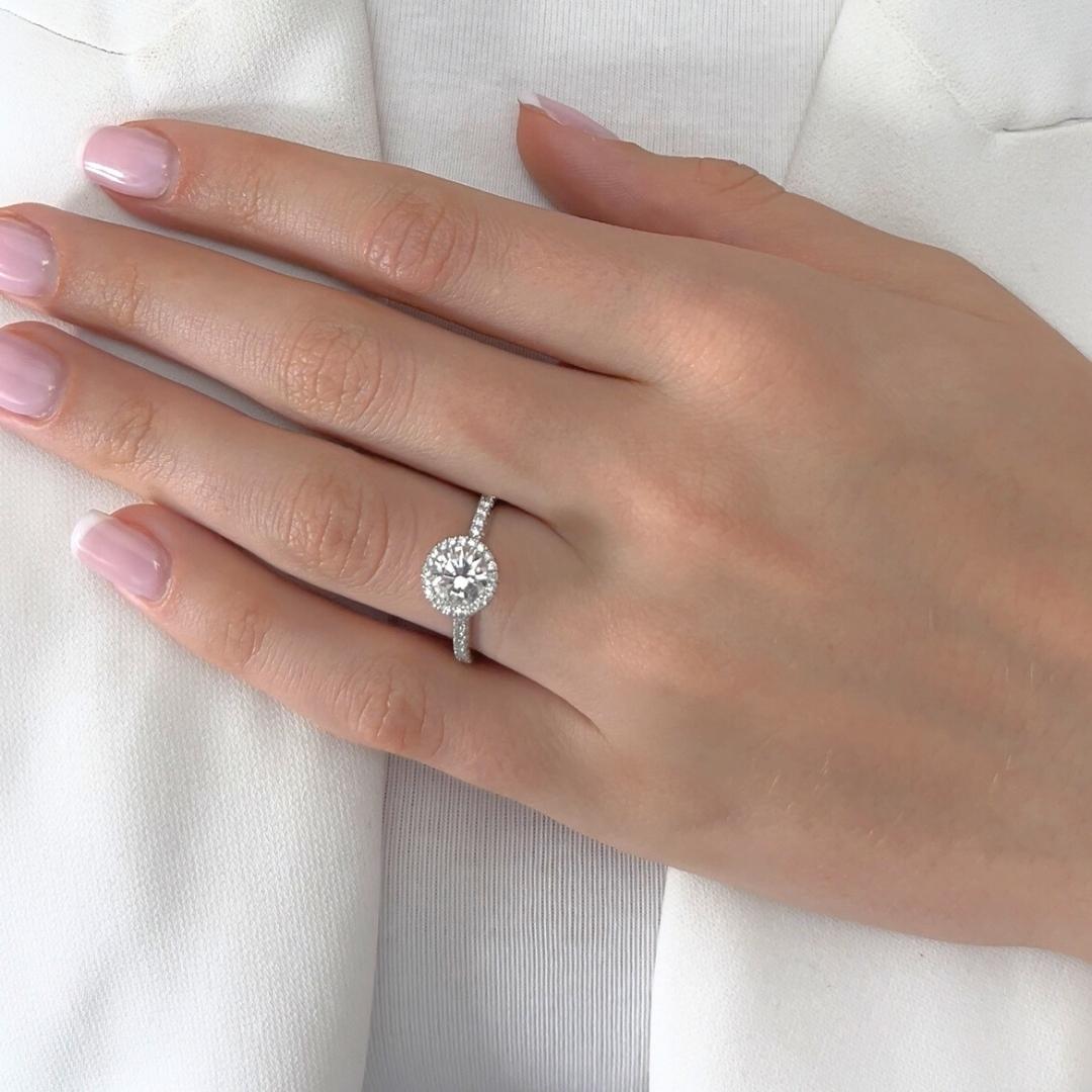 Zeitloser 1,97ct Diamanten Halo Ring in Platin - IGI zertifiziert 4