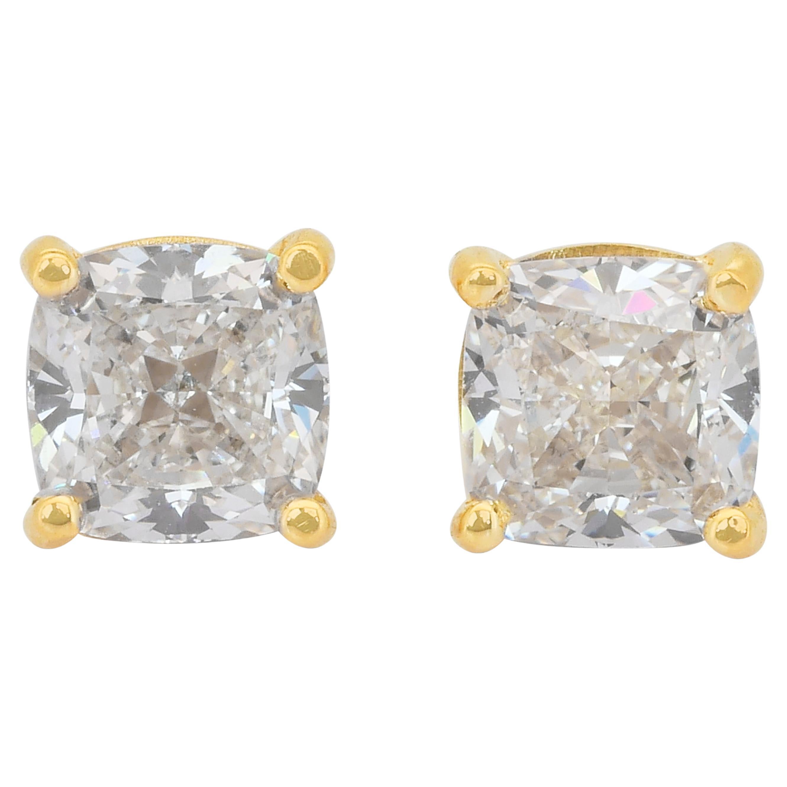 Timeless 2.01ct Diamonds Stud Earrings in 18k Yellow Gold - IGI Certified