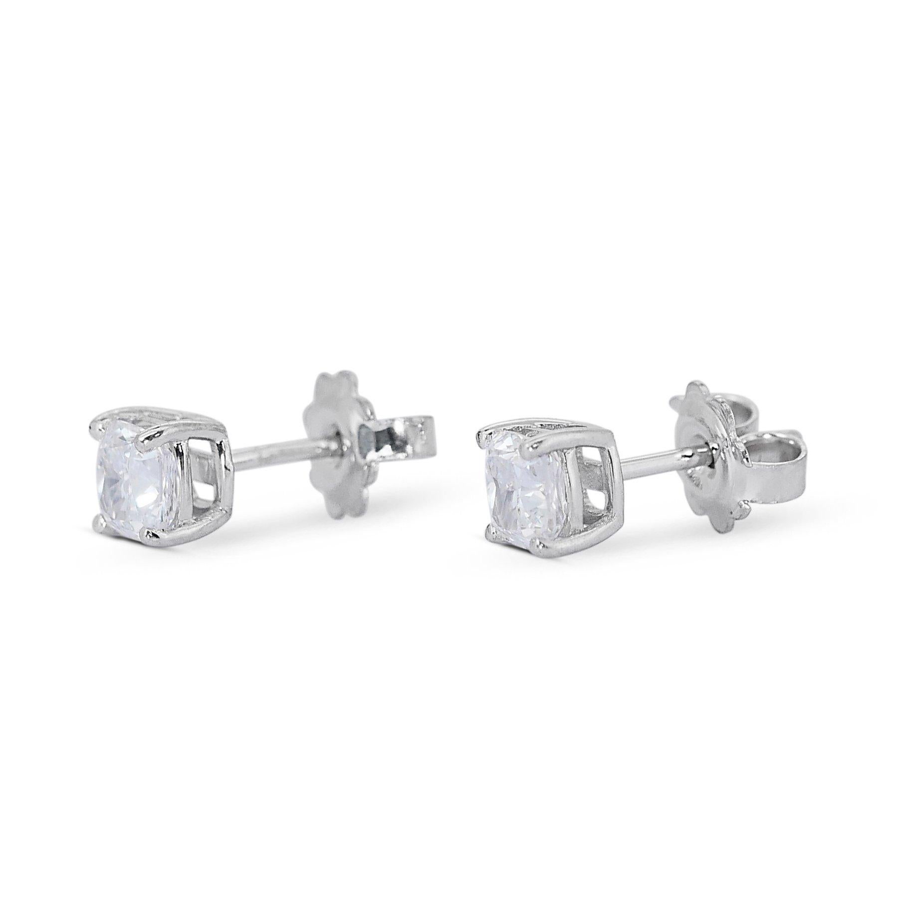 Atemporales Pendientes de oro blanco de 18 quilates con doble diamante excelente talla ideal - Certificado GIA

Experimenta la elegancia atemporal con estos impresionantes pendientes de diamantes de 2,07 quilates. Elaborados en lujoso oro blanco de