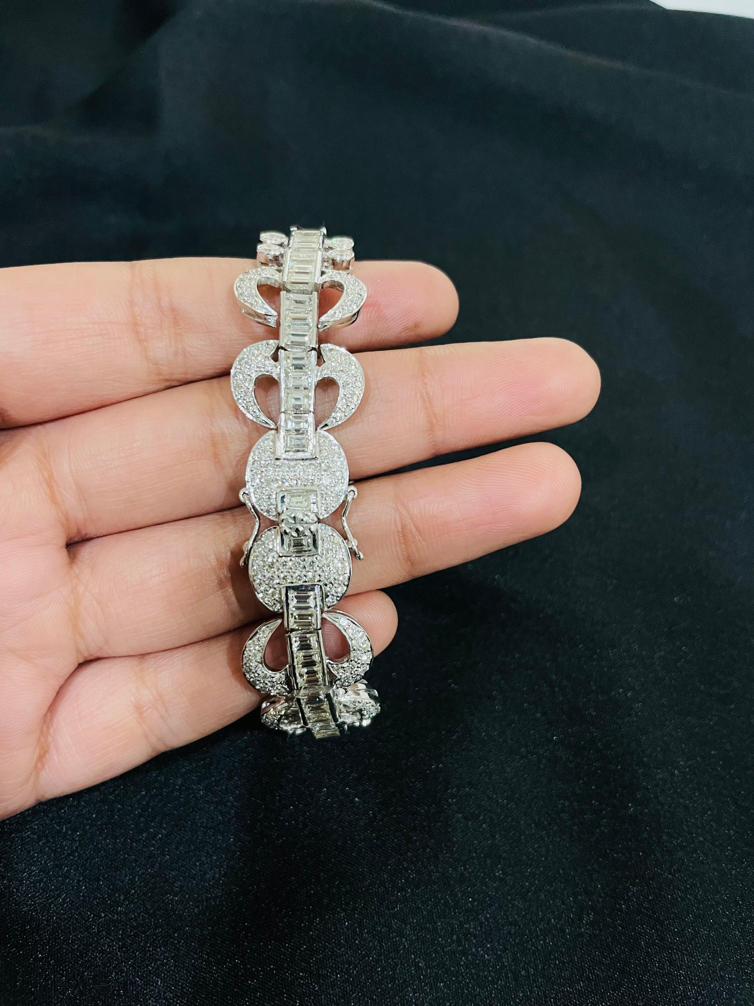 Moderne Timeless Bracelet de mariage en or blanc massif 18 carats avec 22,66 carats de diamants en vente