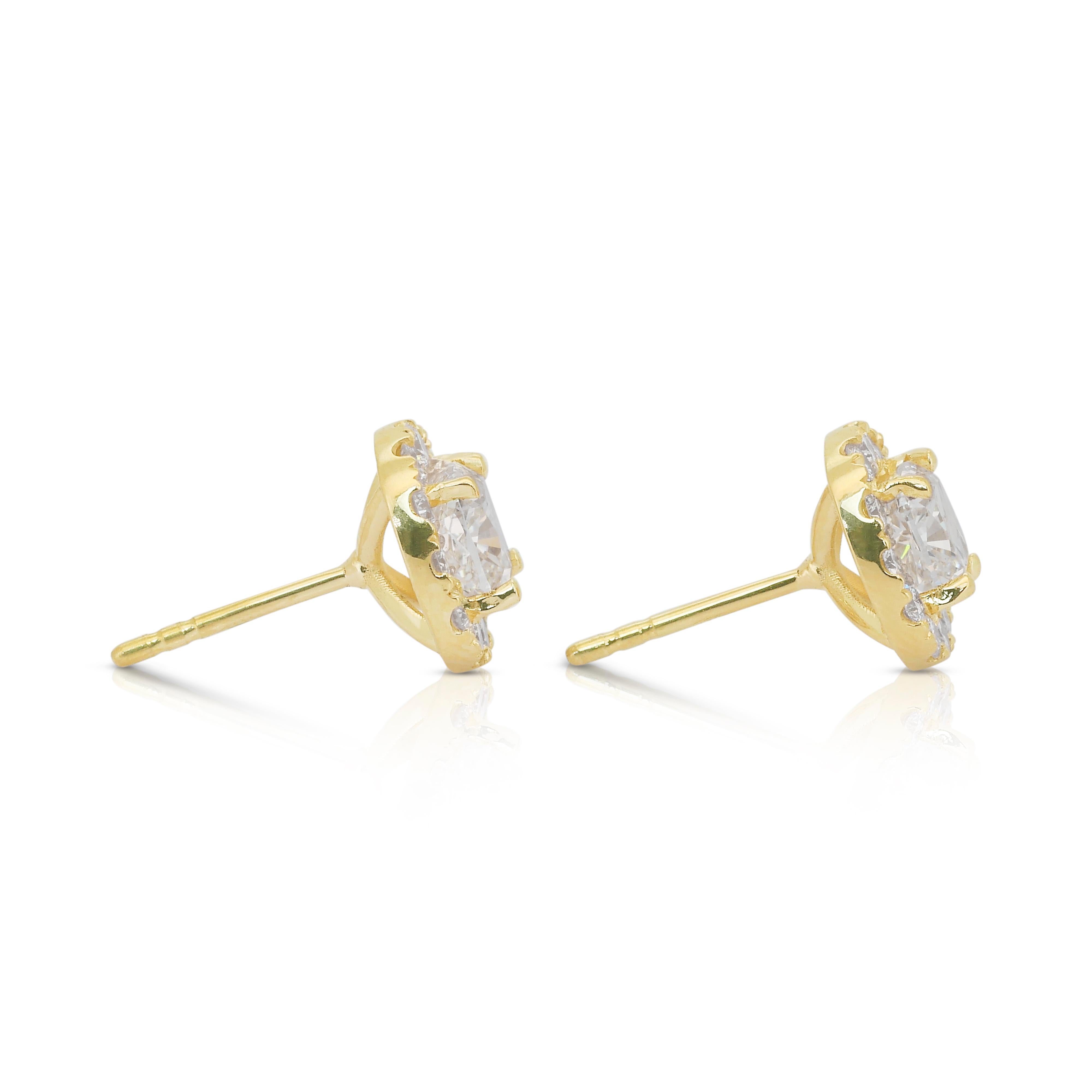 Orecchini senza tempo con diamanti aureolati da 2,57 carati in oro giallo 18 carati - certificati IGI In condizioni Nuovo in vendita a רמת גן, IL