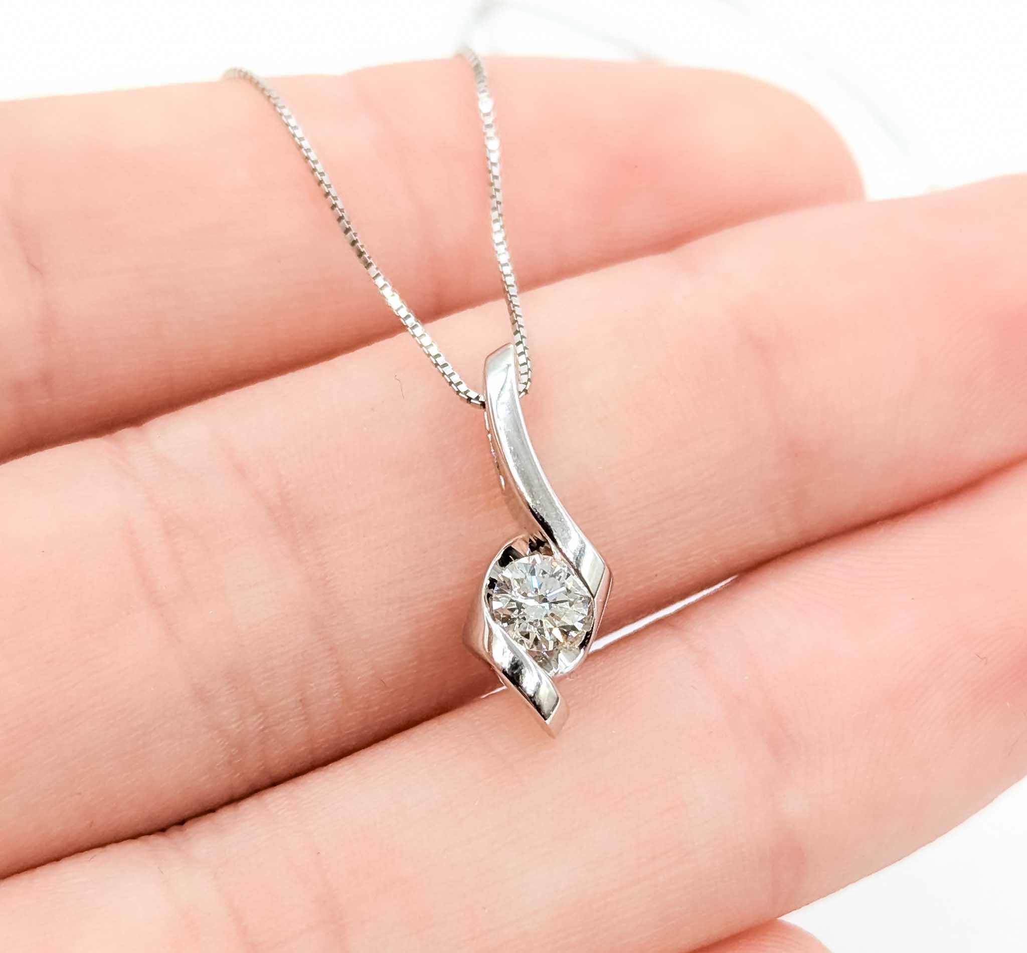 Pendentif intemporel en or blanc 14k avec diamant de 0,25 ct et chaîne à maillons Excellent état - En vente à Bloomington, MN